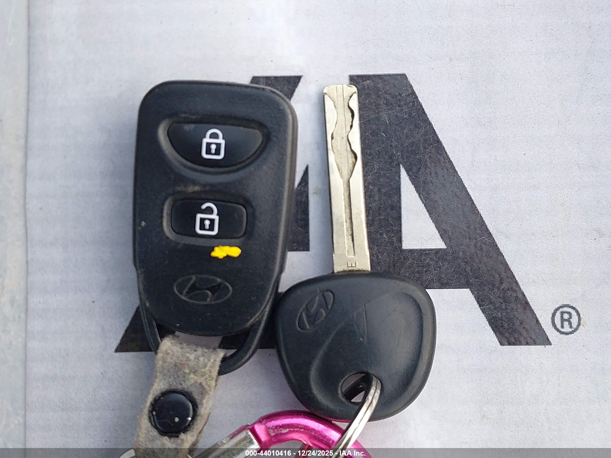 HYUNDAI TUCSON image 11