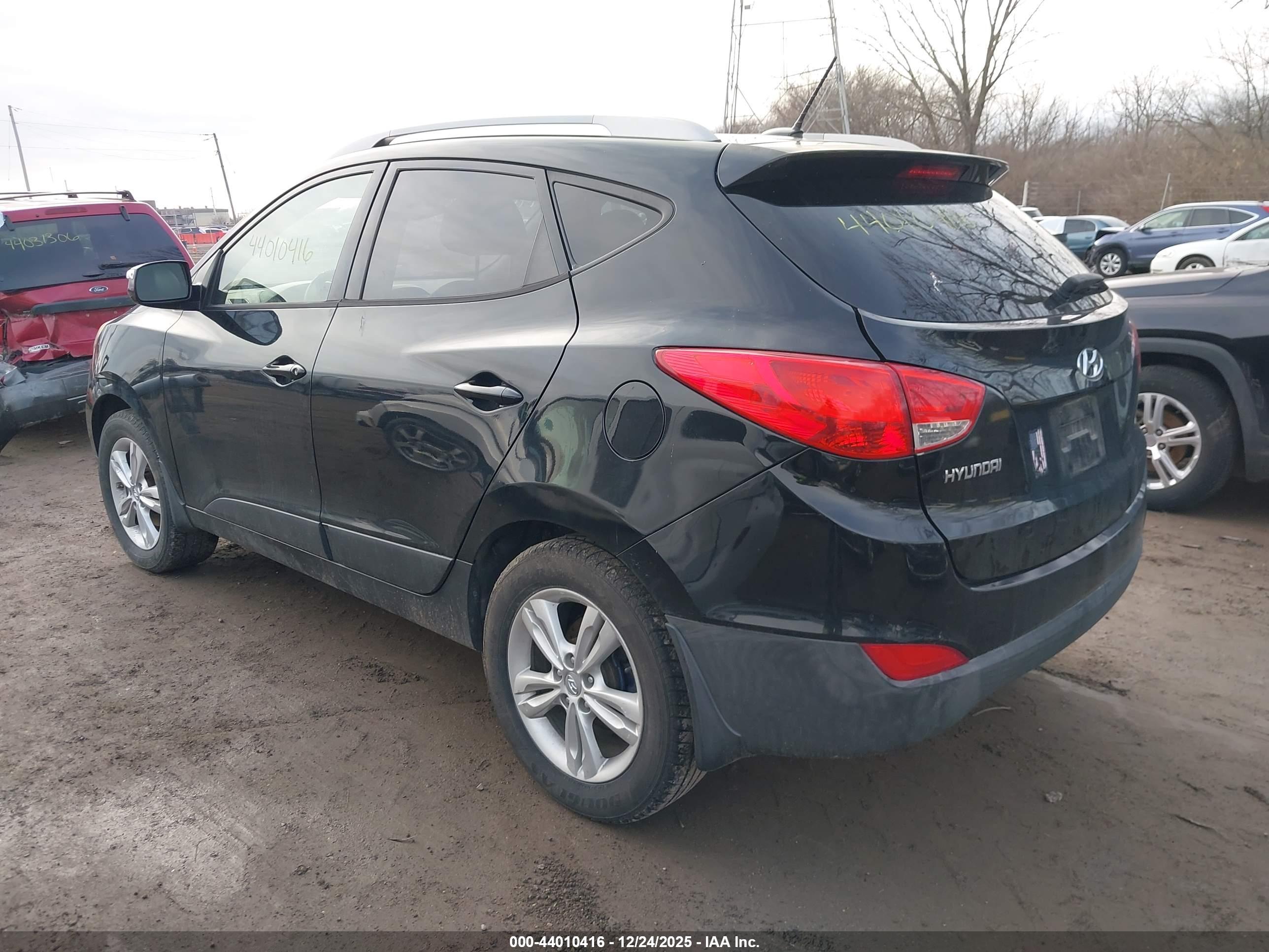 HYUNDAI TUCSON image 3