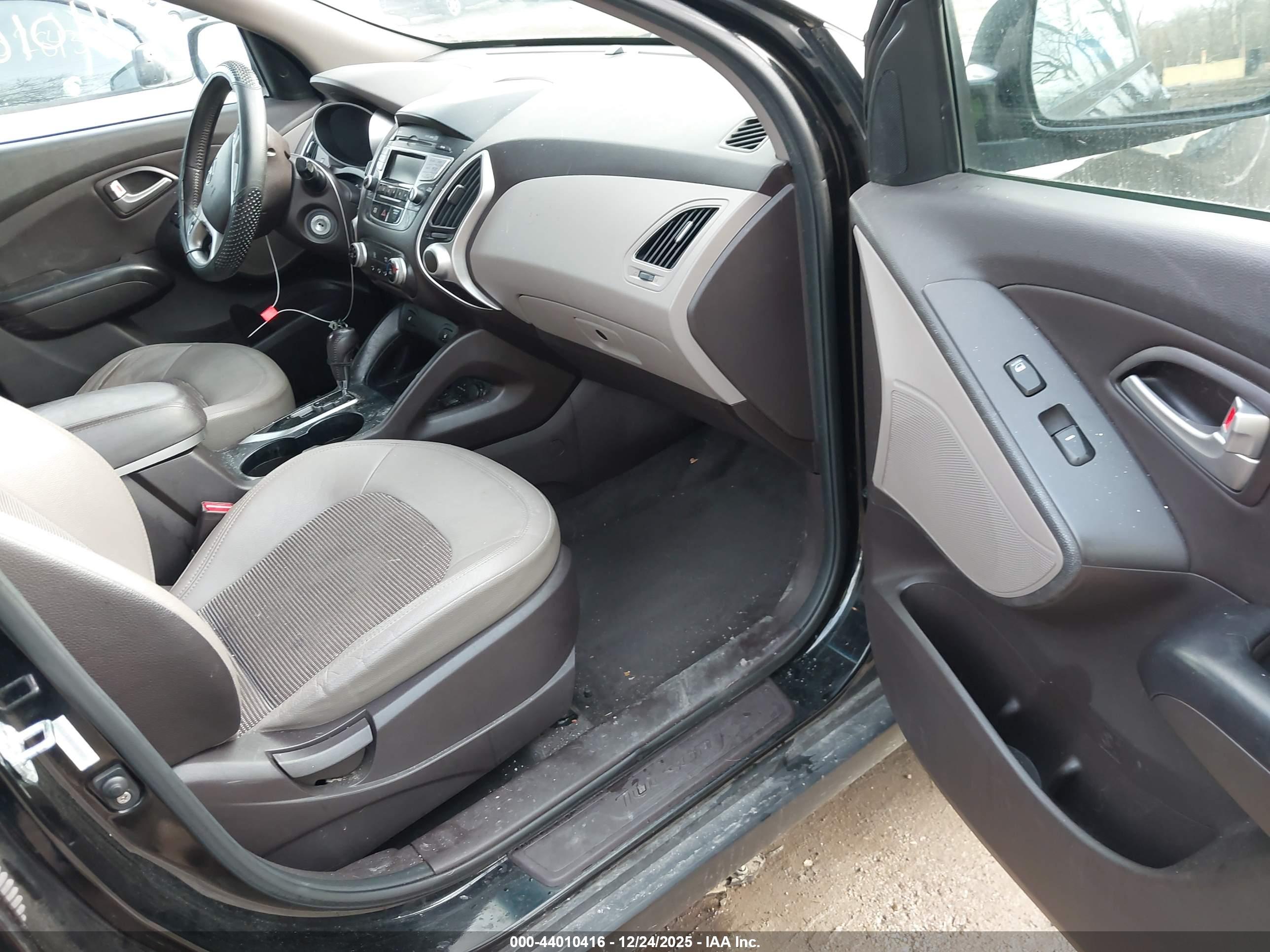 HYUNDAI TUCSON image 5