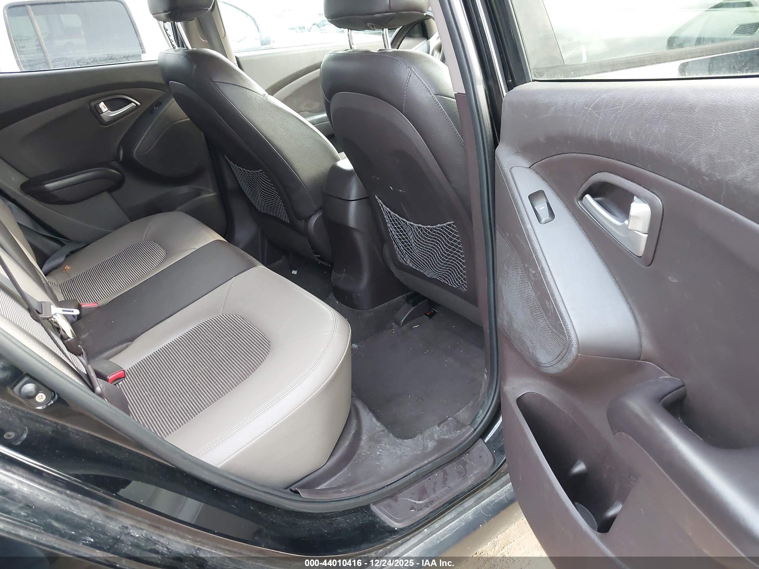 HYUNDAI TUCSON image 8