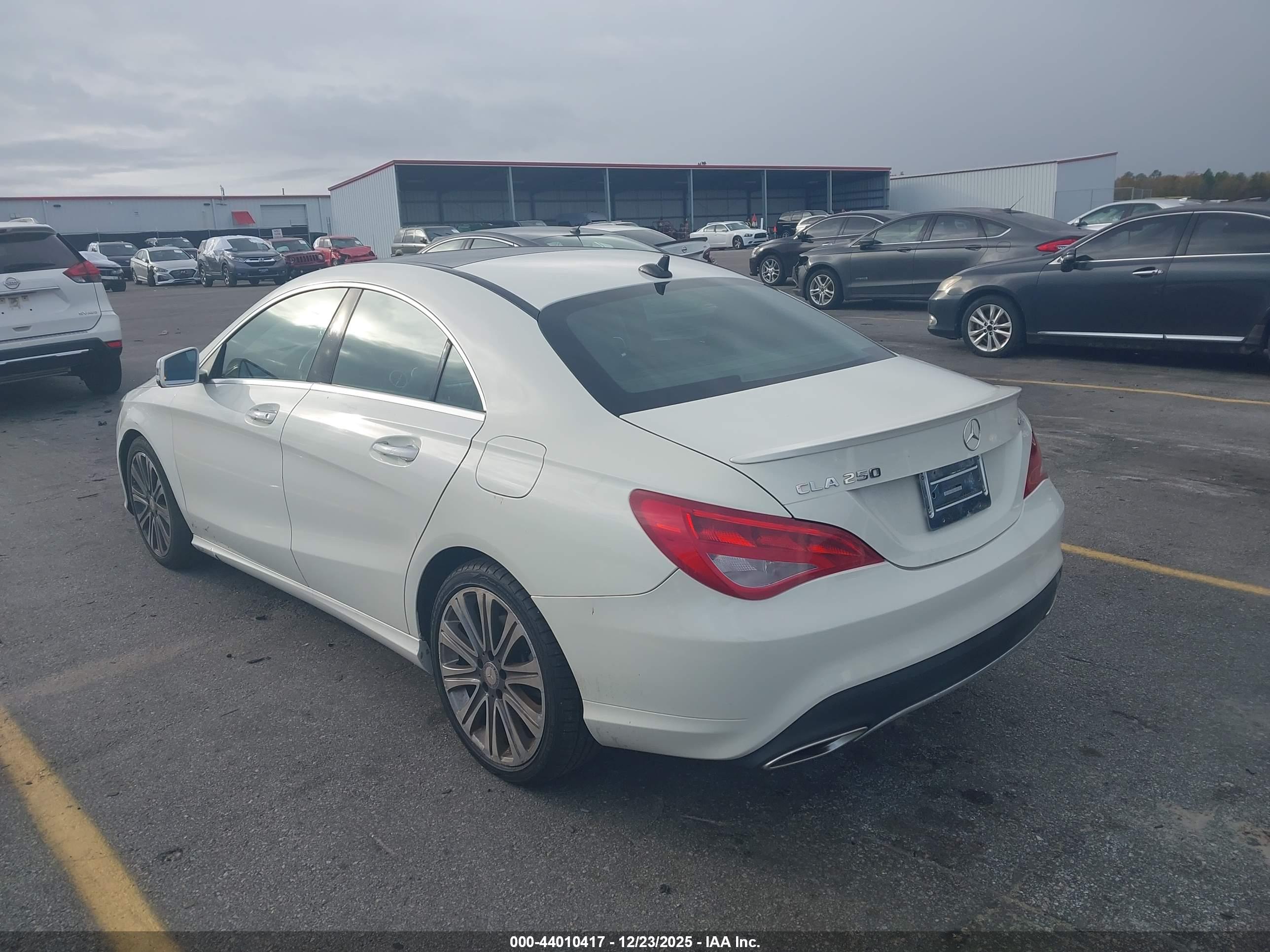 MERCEDES-BENZ CLA image 3