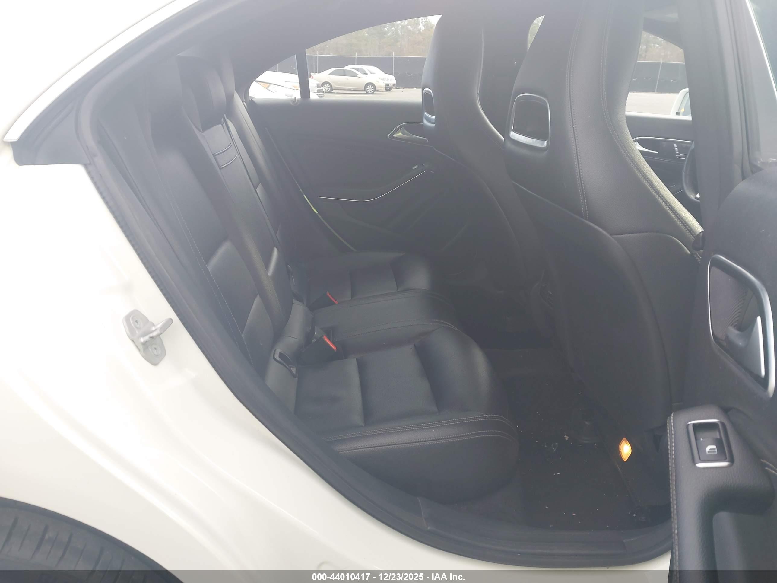 MERCEDES-BENZ CLA image 8