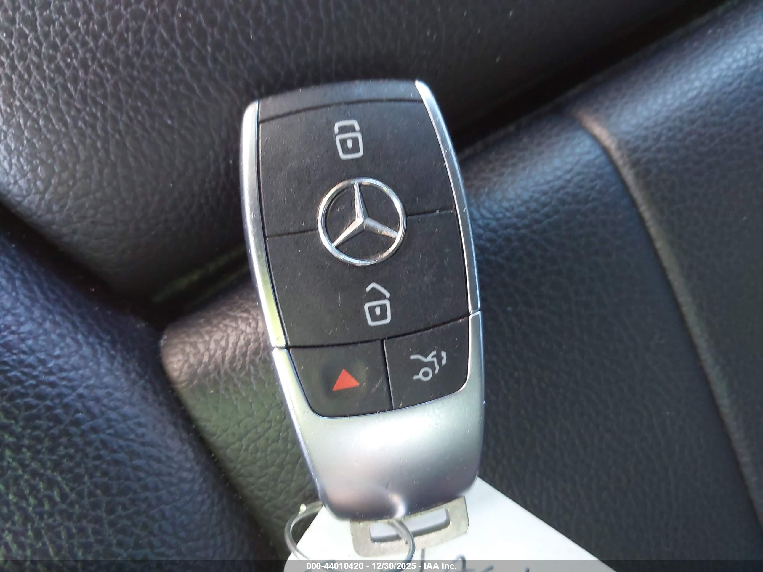 MERCEDES-BENZ A image 11