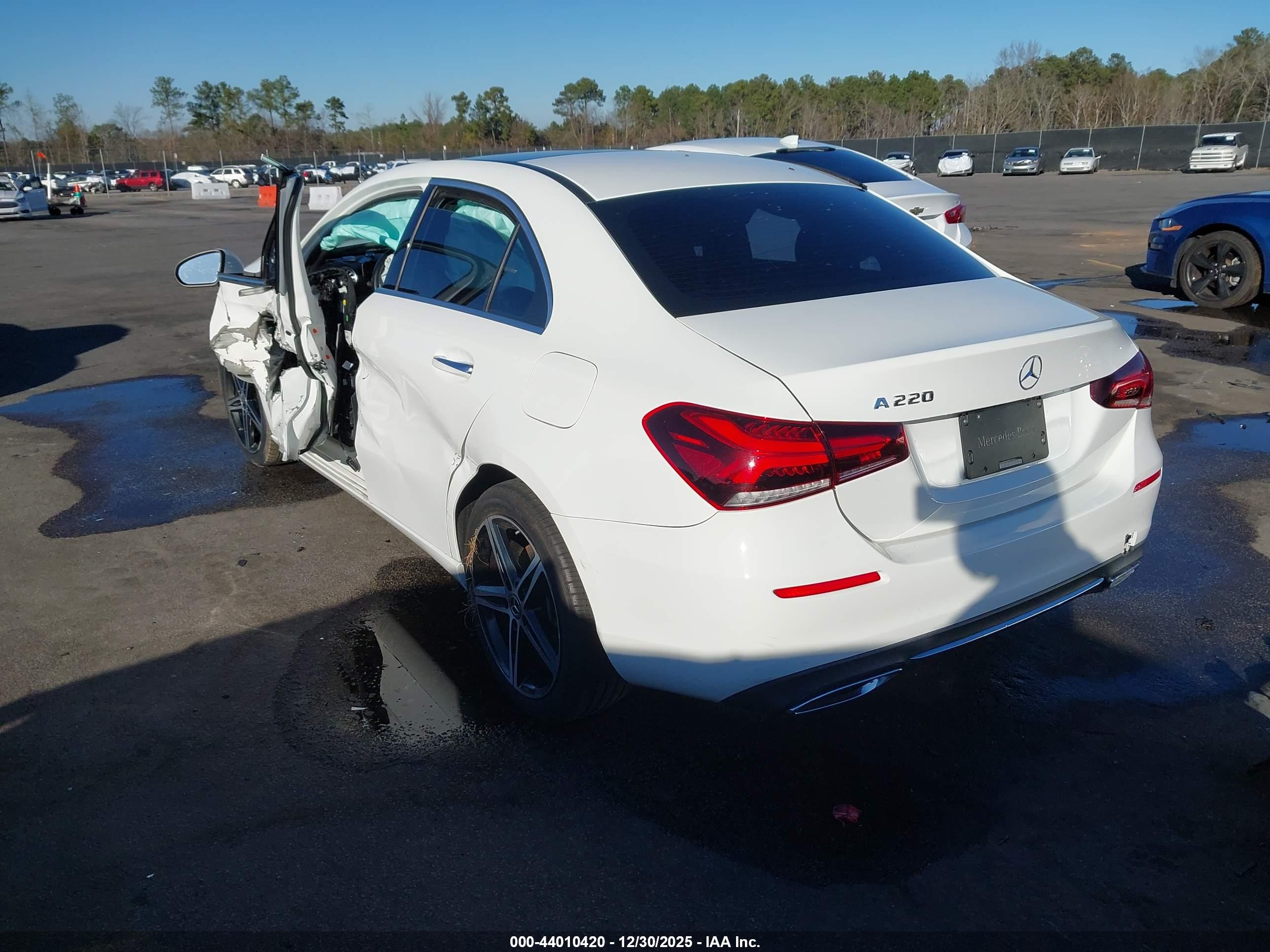 MERCEDES-BENZ A image 3