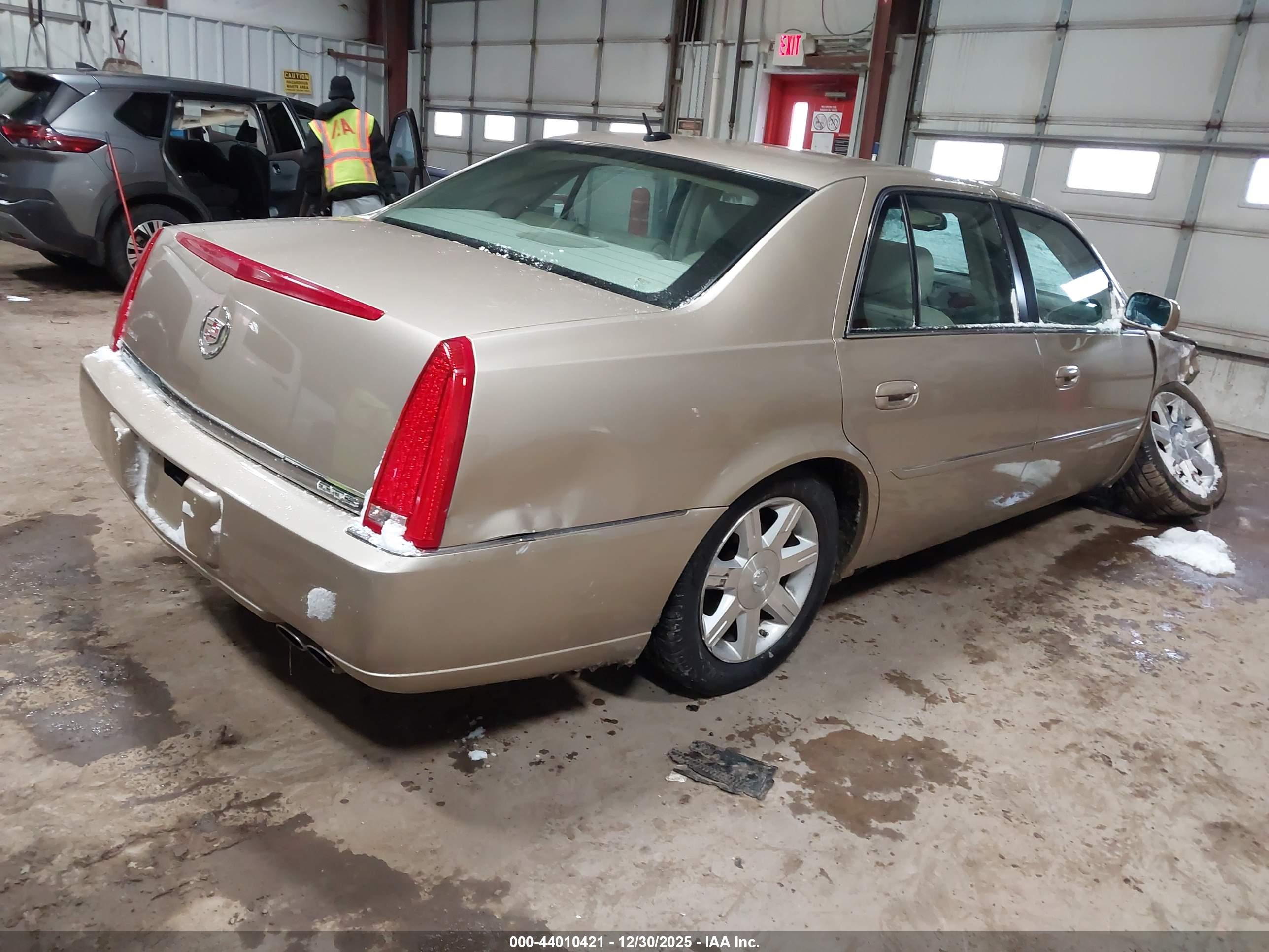 CADILLAC DTS image 4