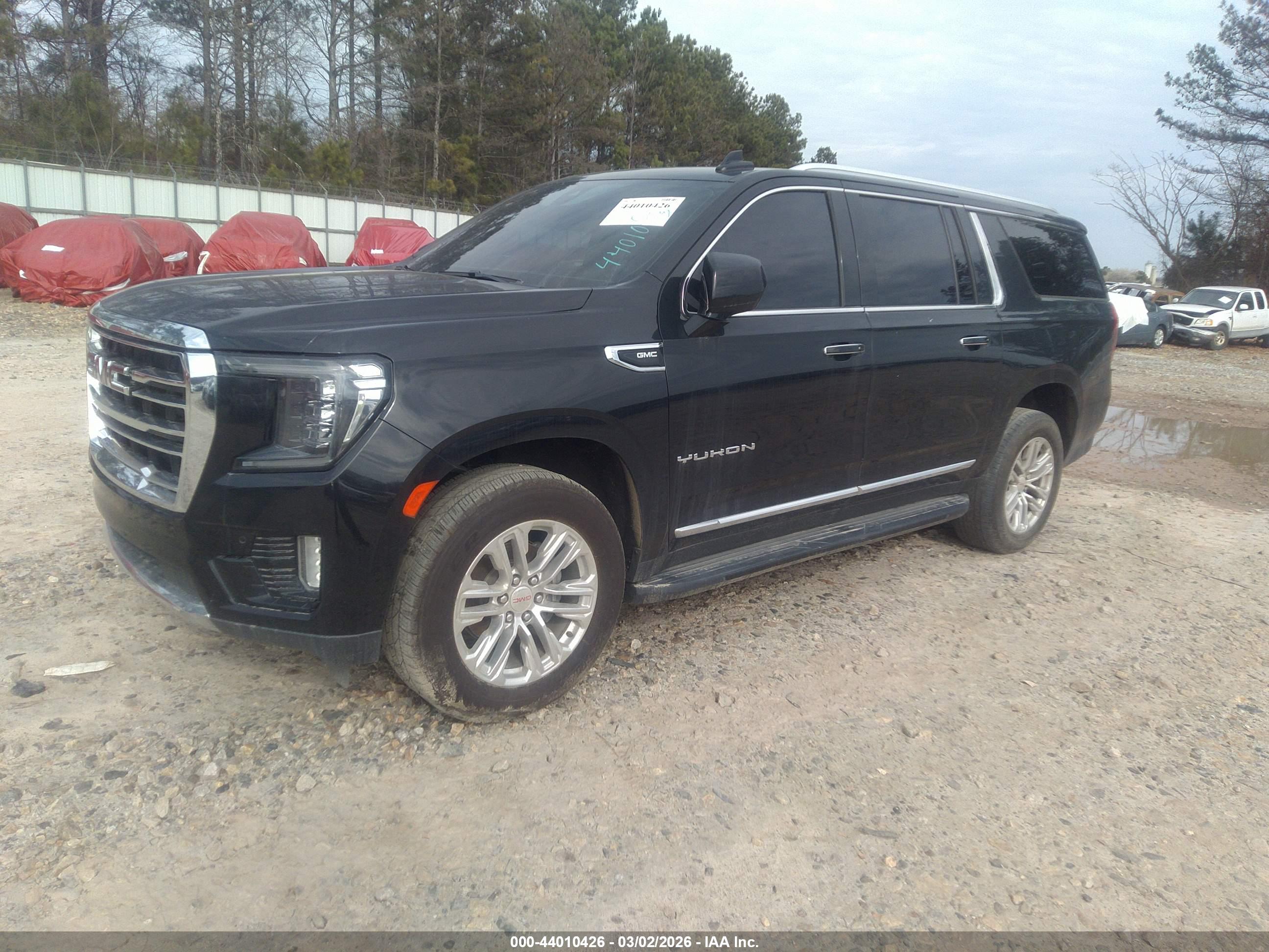 GMC YUKON image 2