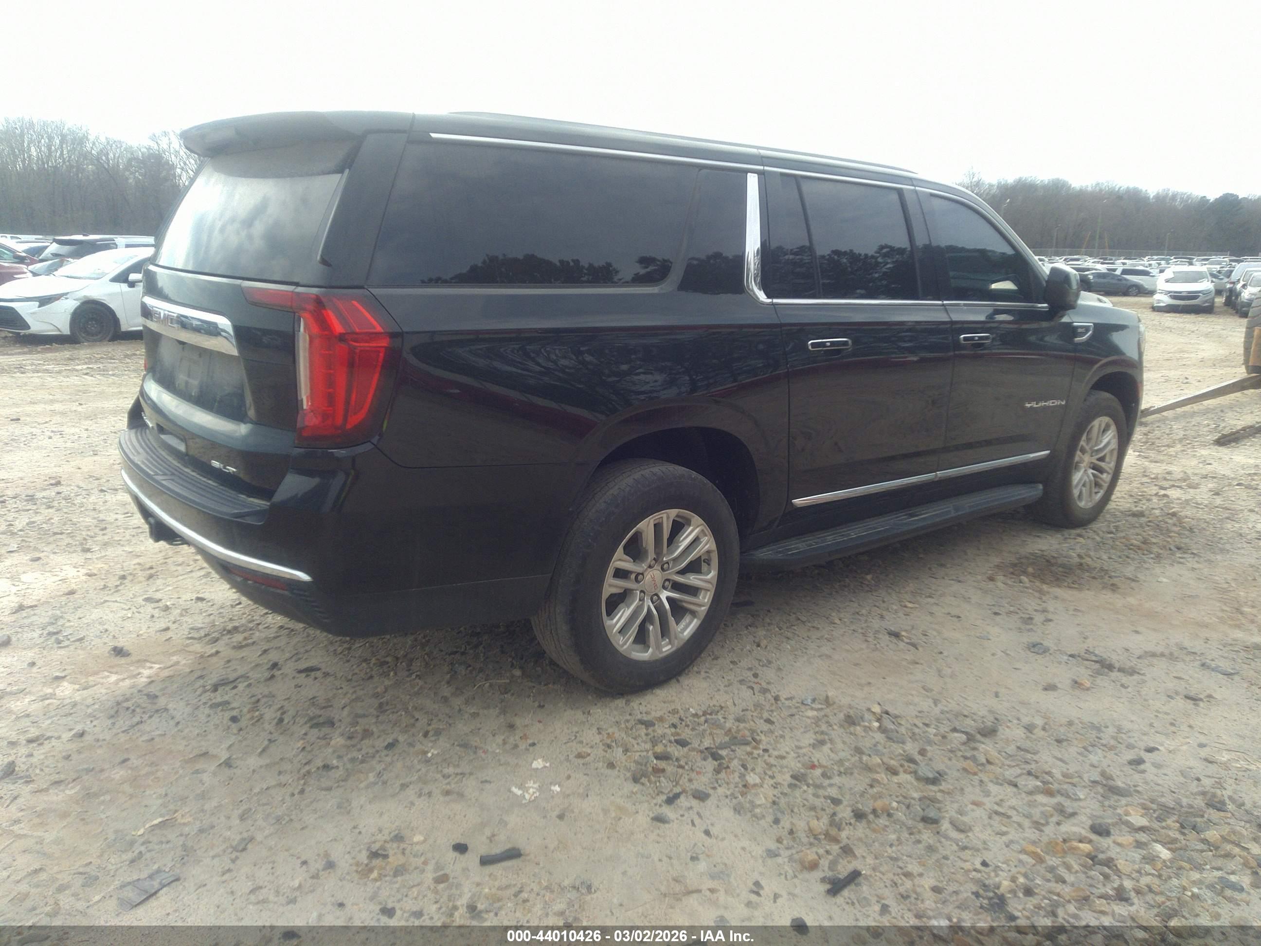 GMC YUKON image 4