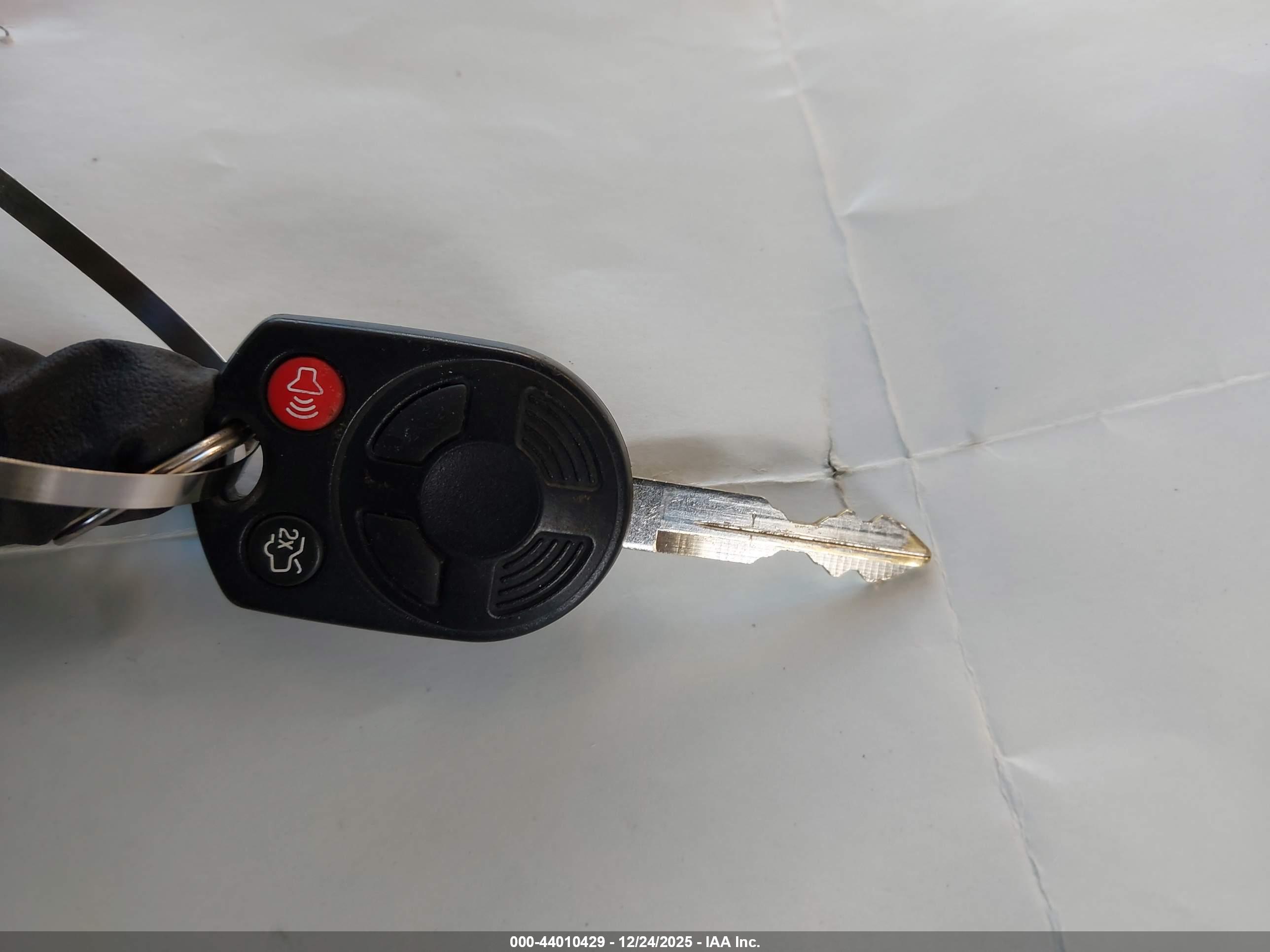 FORD ESCAPE image 11