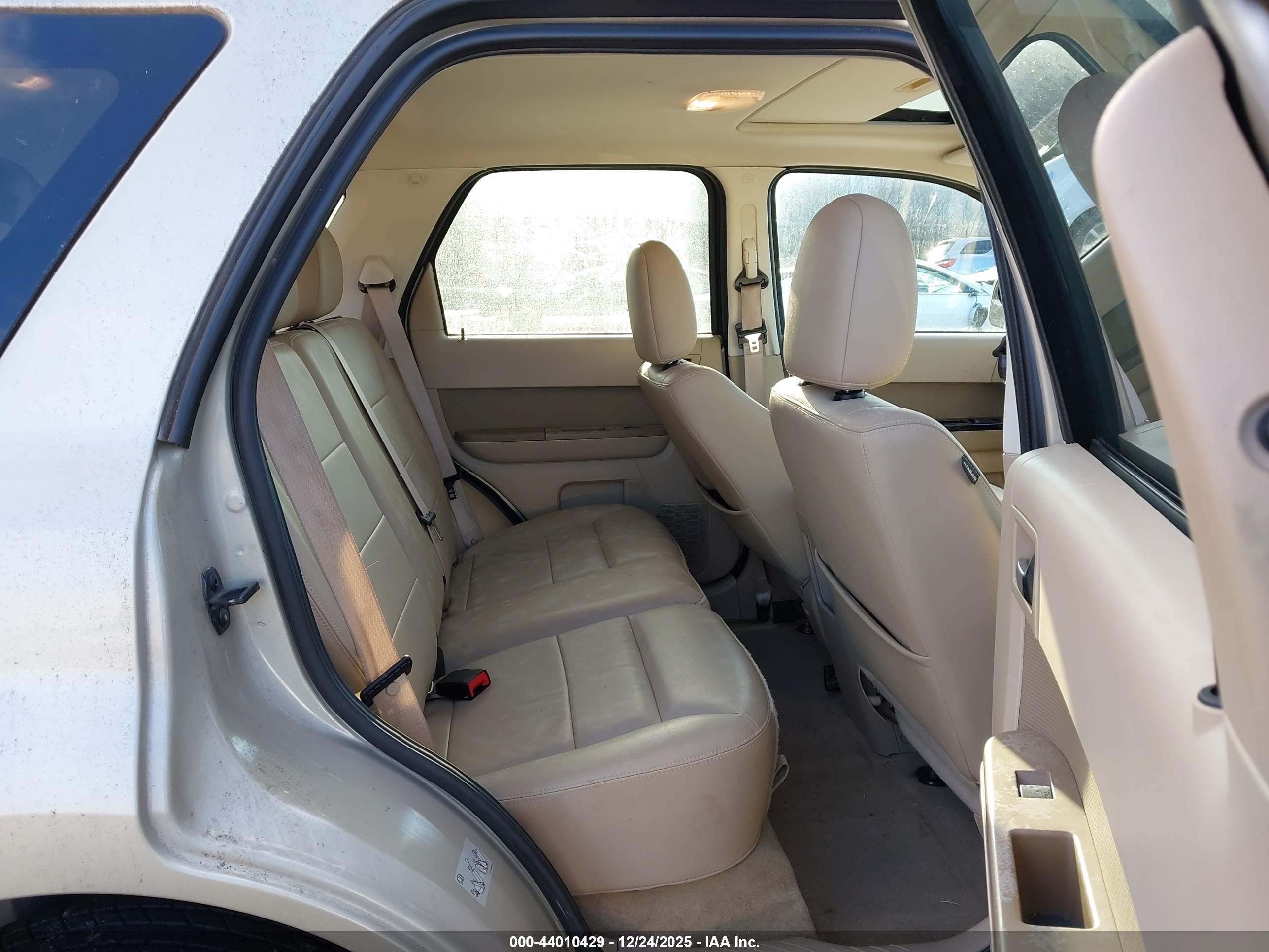 FORD ESCAPE image 8