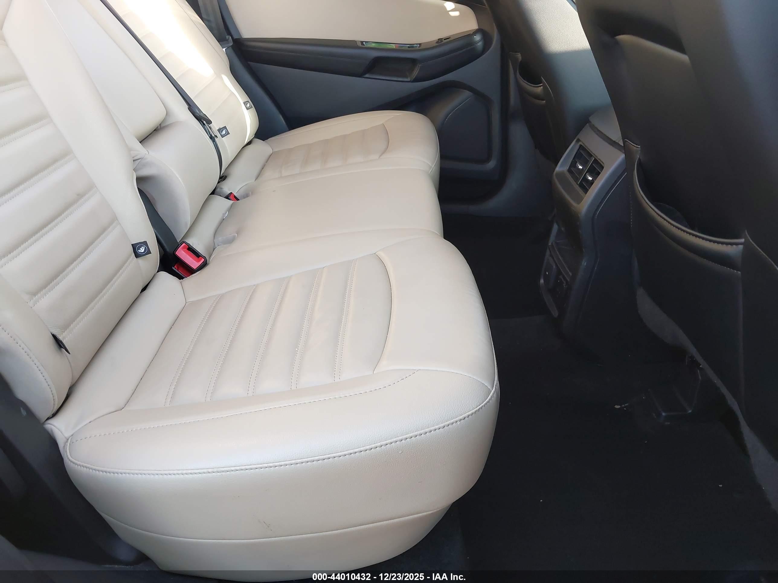 FORD EDGE image 8