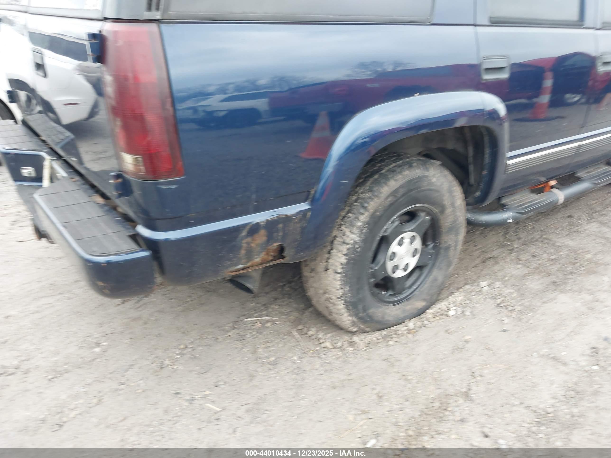 CHEVROLET TAHOE image 6