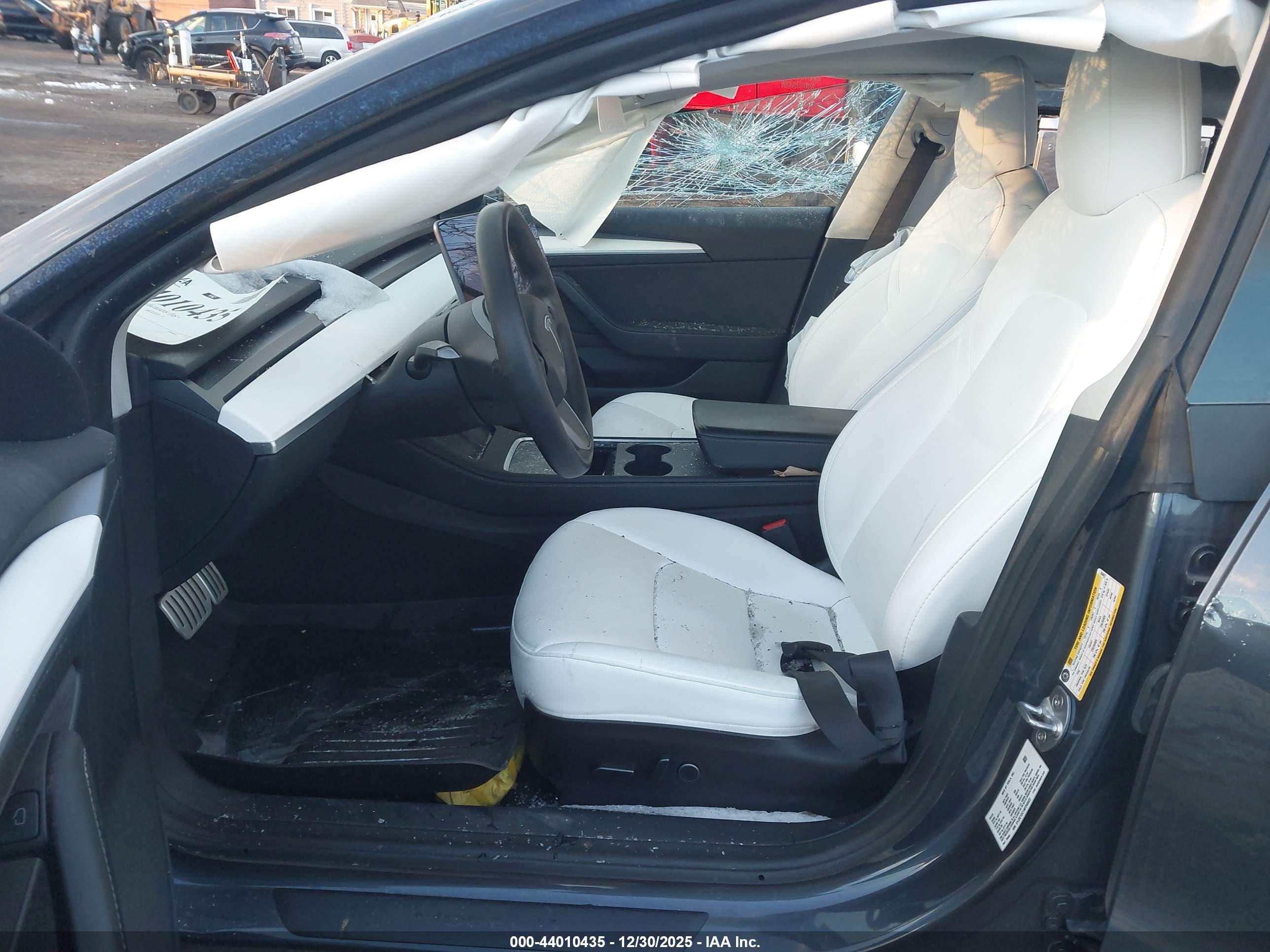 TESLA MODEL image 5