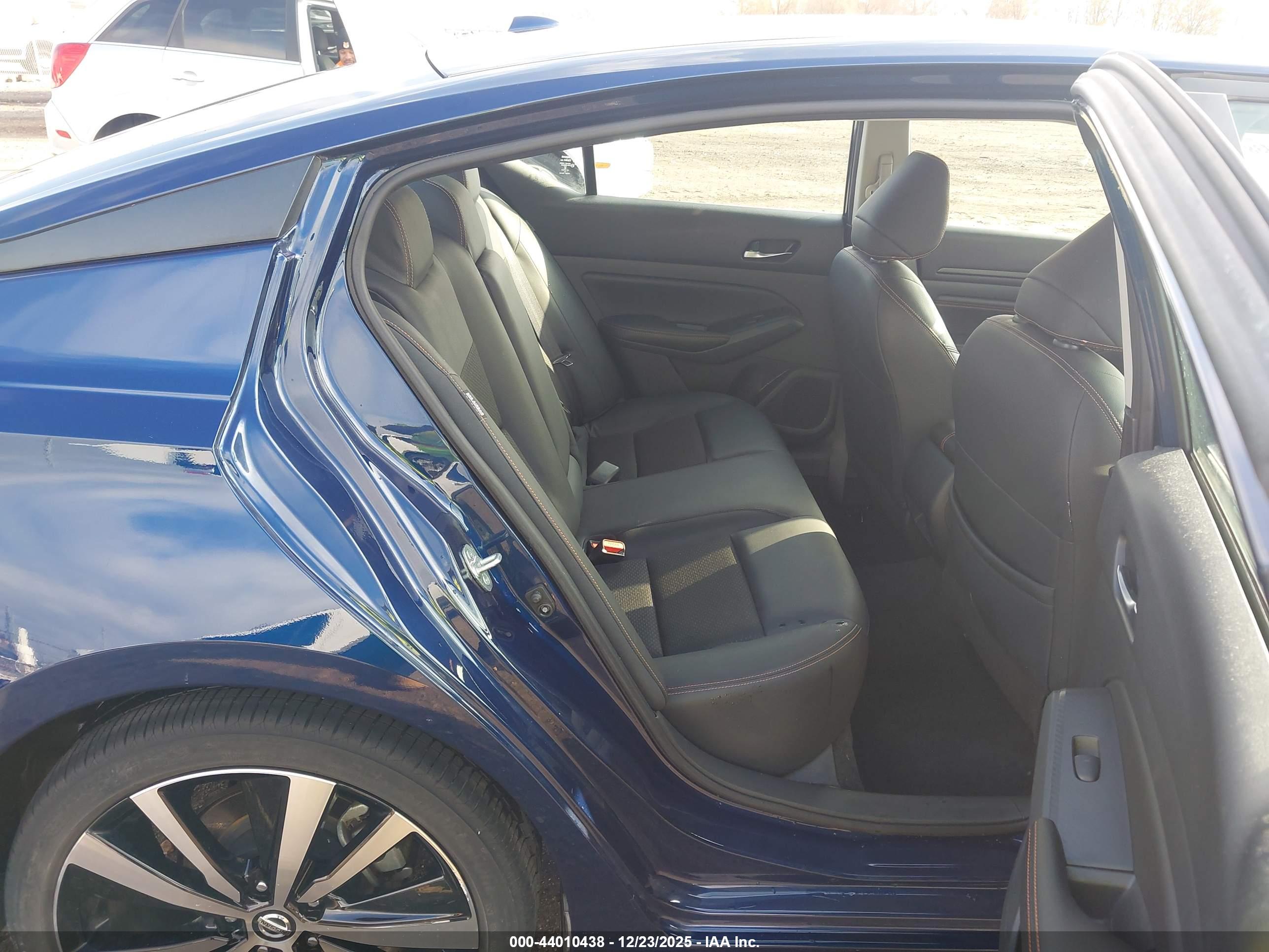NISSAN ALTIMA image 8