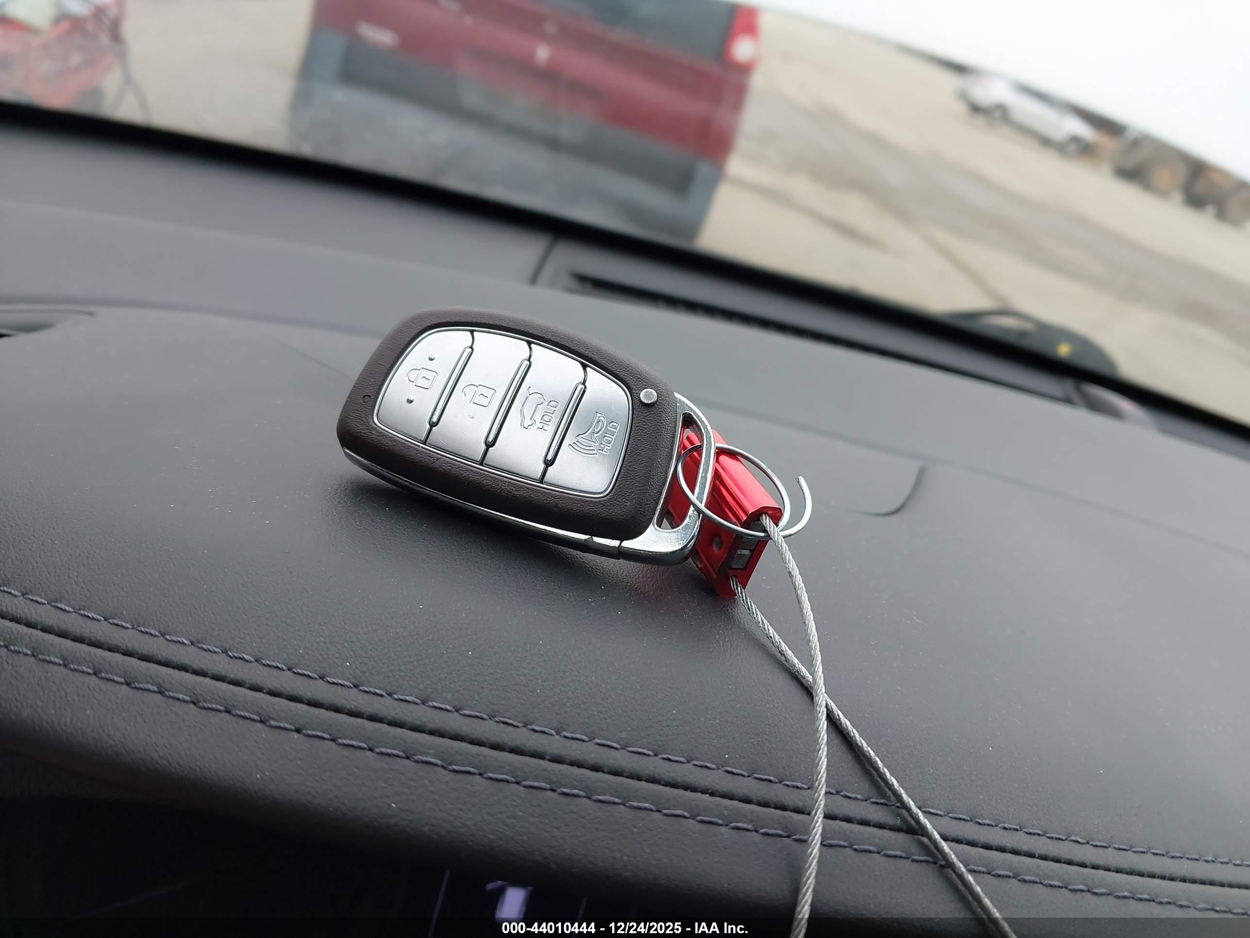 HYUNDAI TUCSON image 11