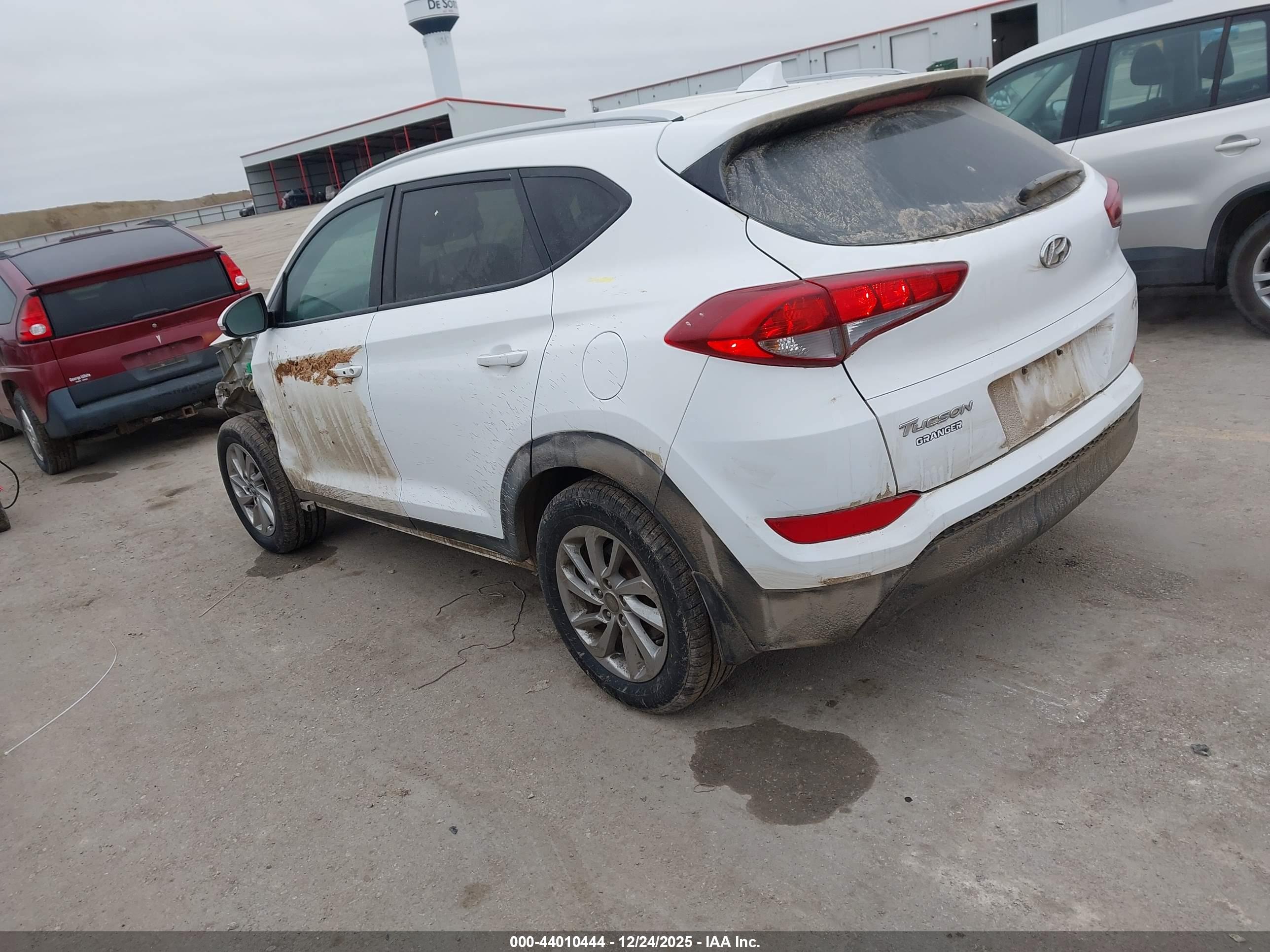 HYUNDAI TUCSON image 3