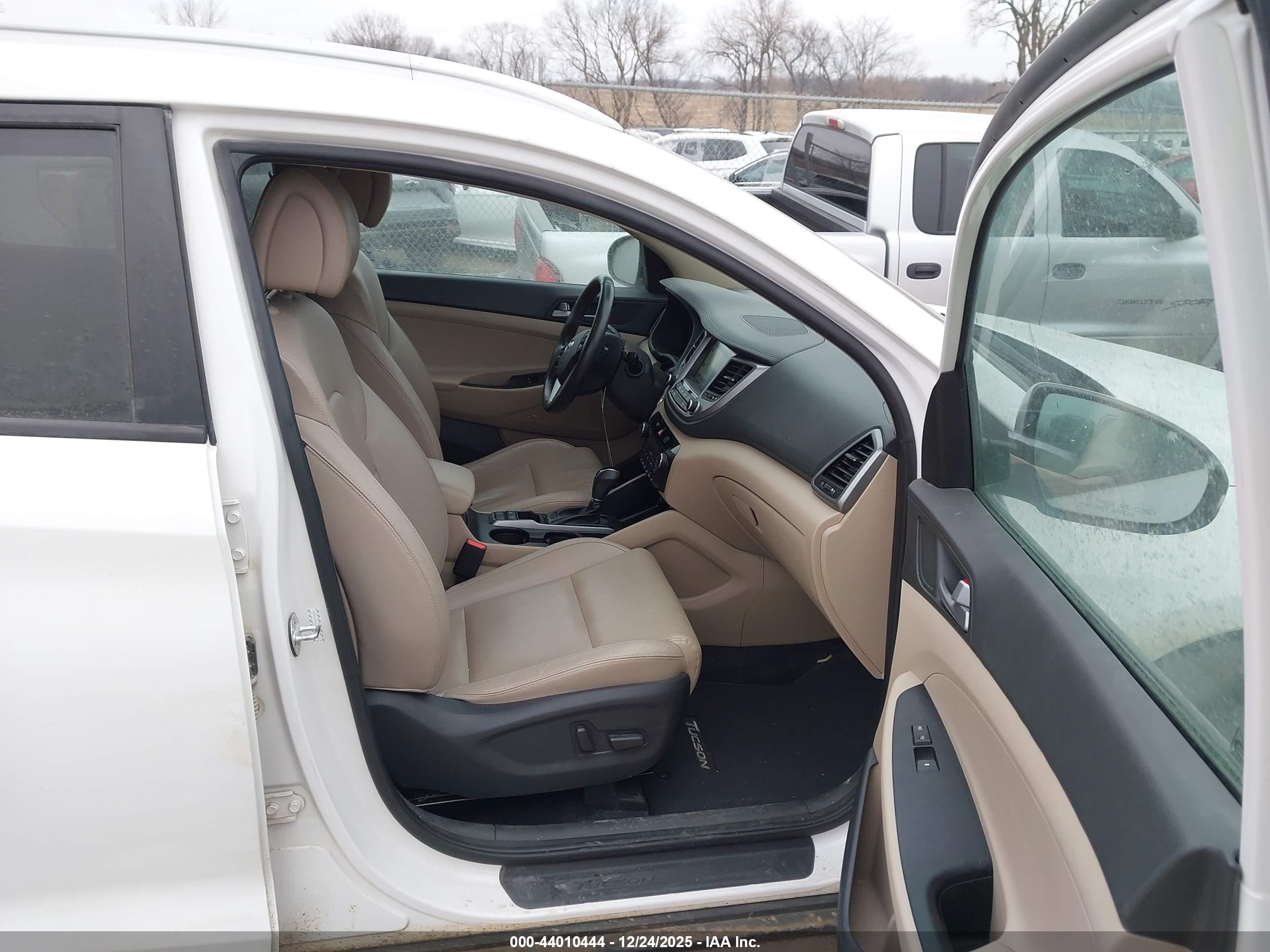 HYUNDAI TUCSON image 5