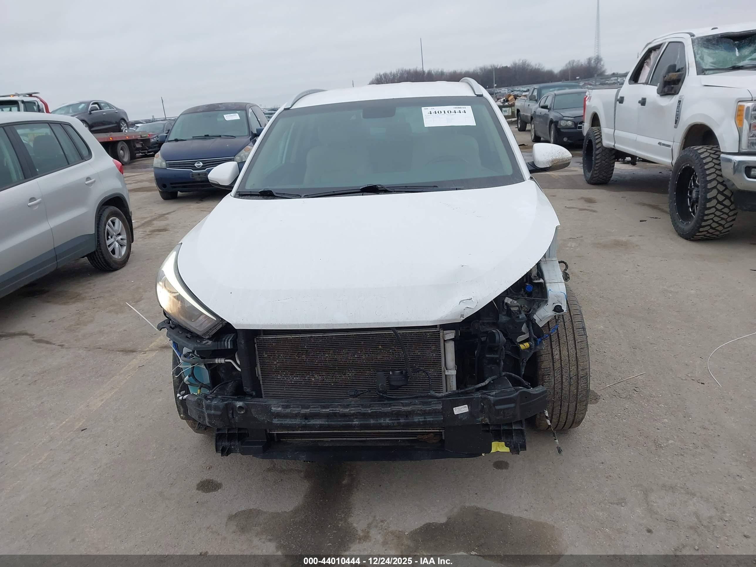 HYUNDAI TUCSON image 6