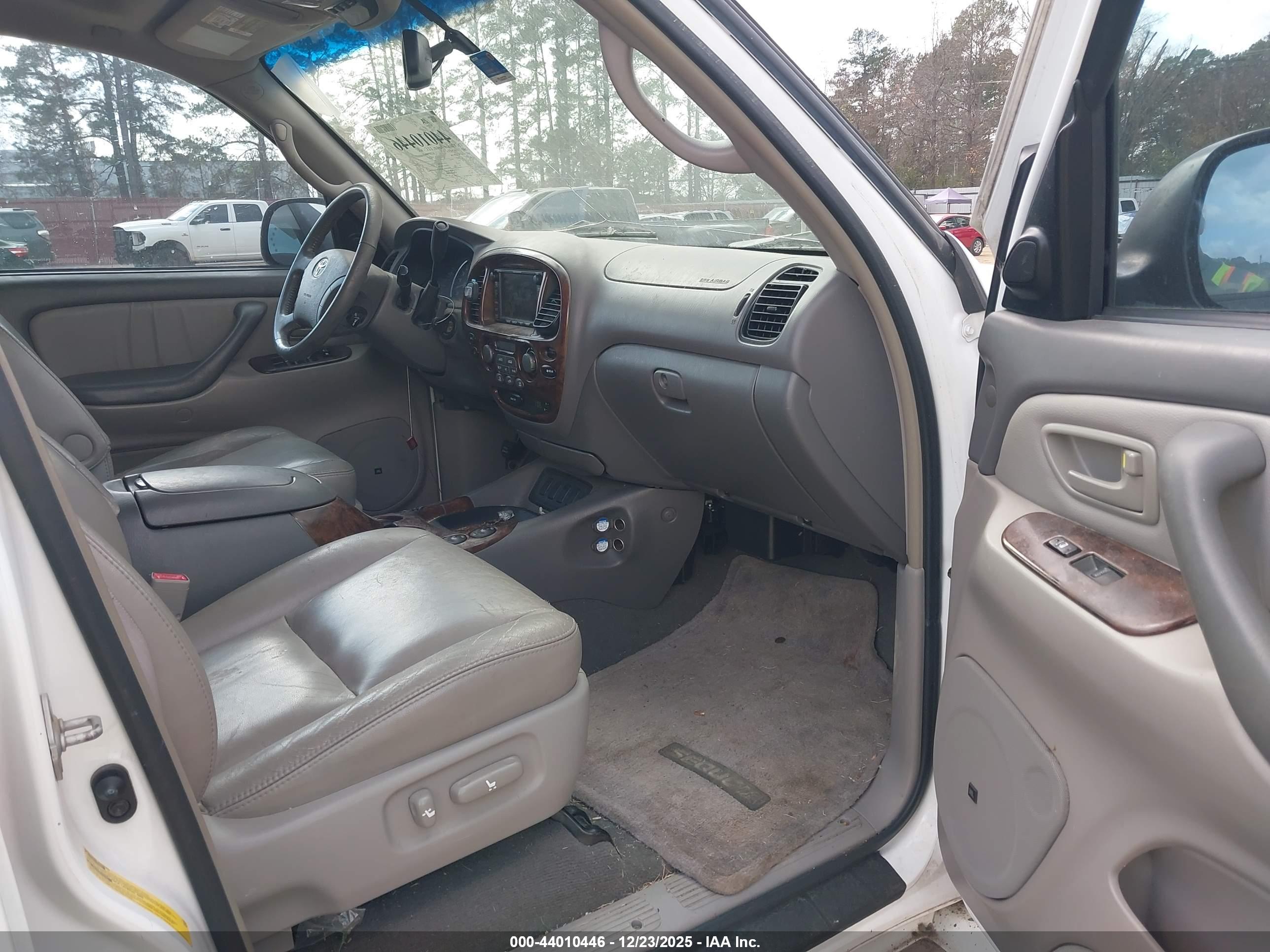 TOYOTA SEQUOIA image 5