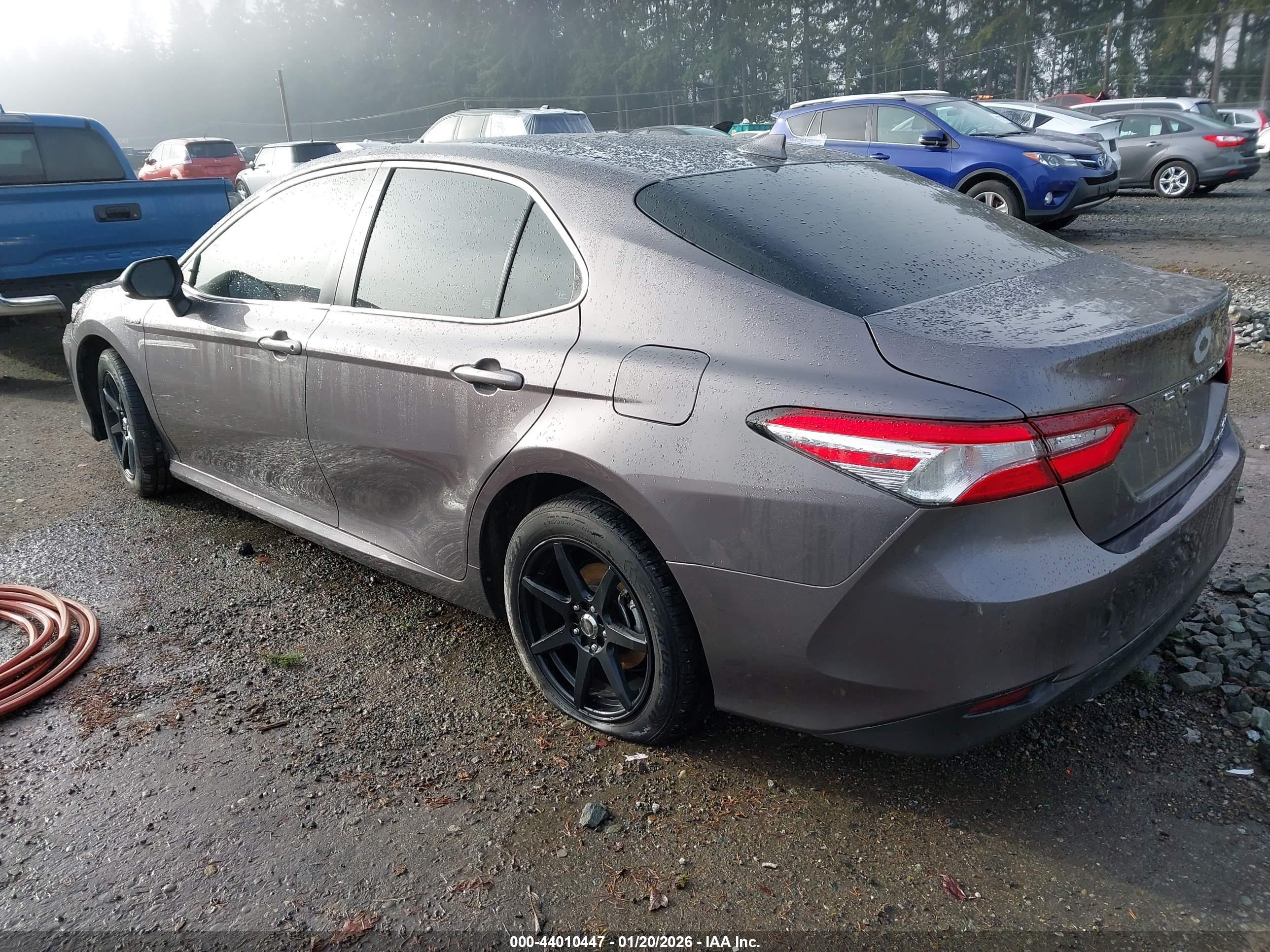 TOYOTA CAMRY image 3