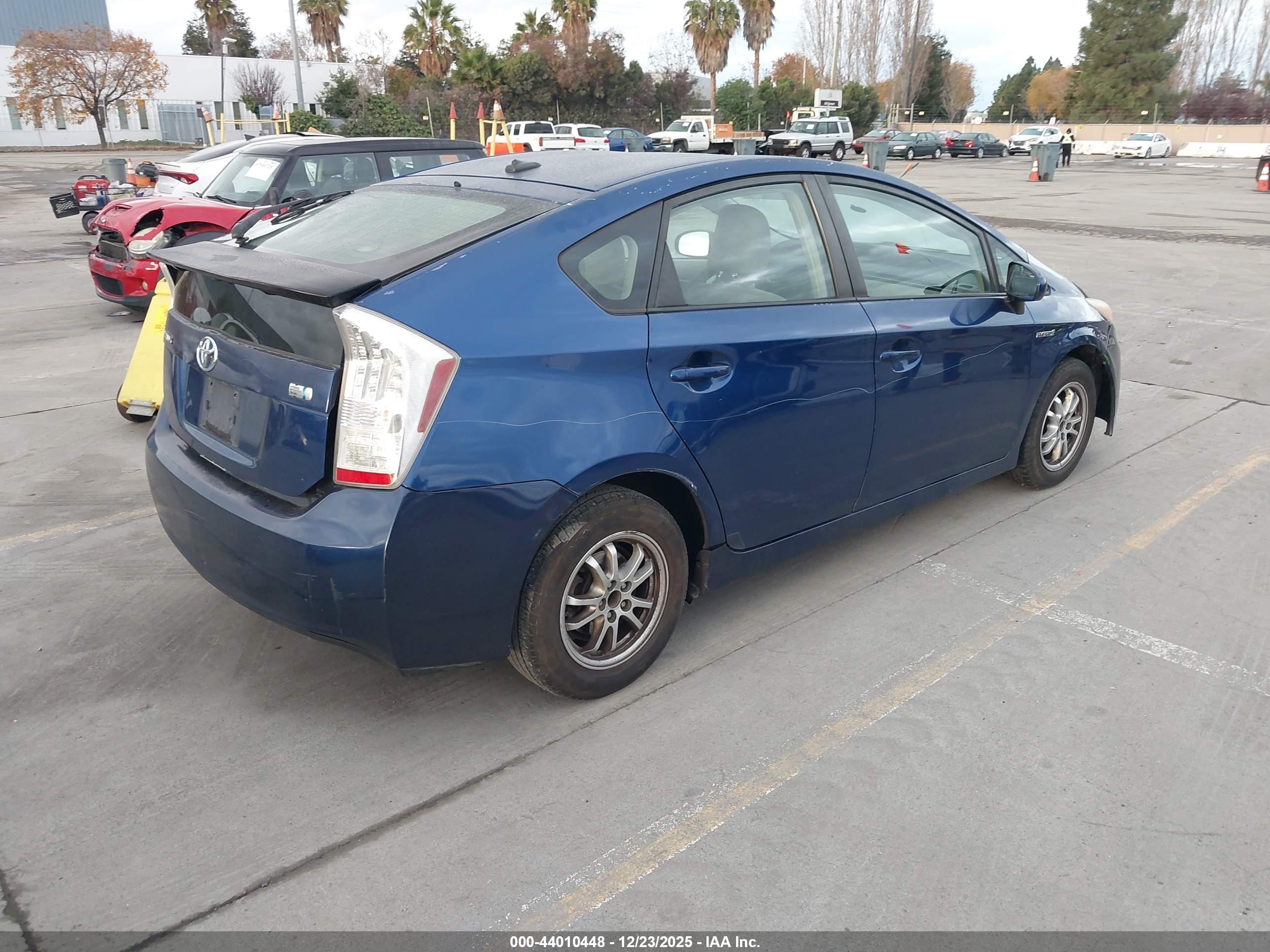 TOYOTA PRIUS image 4