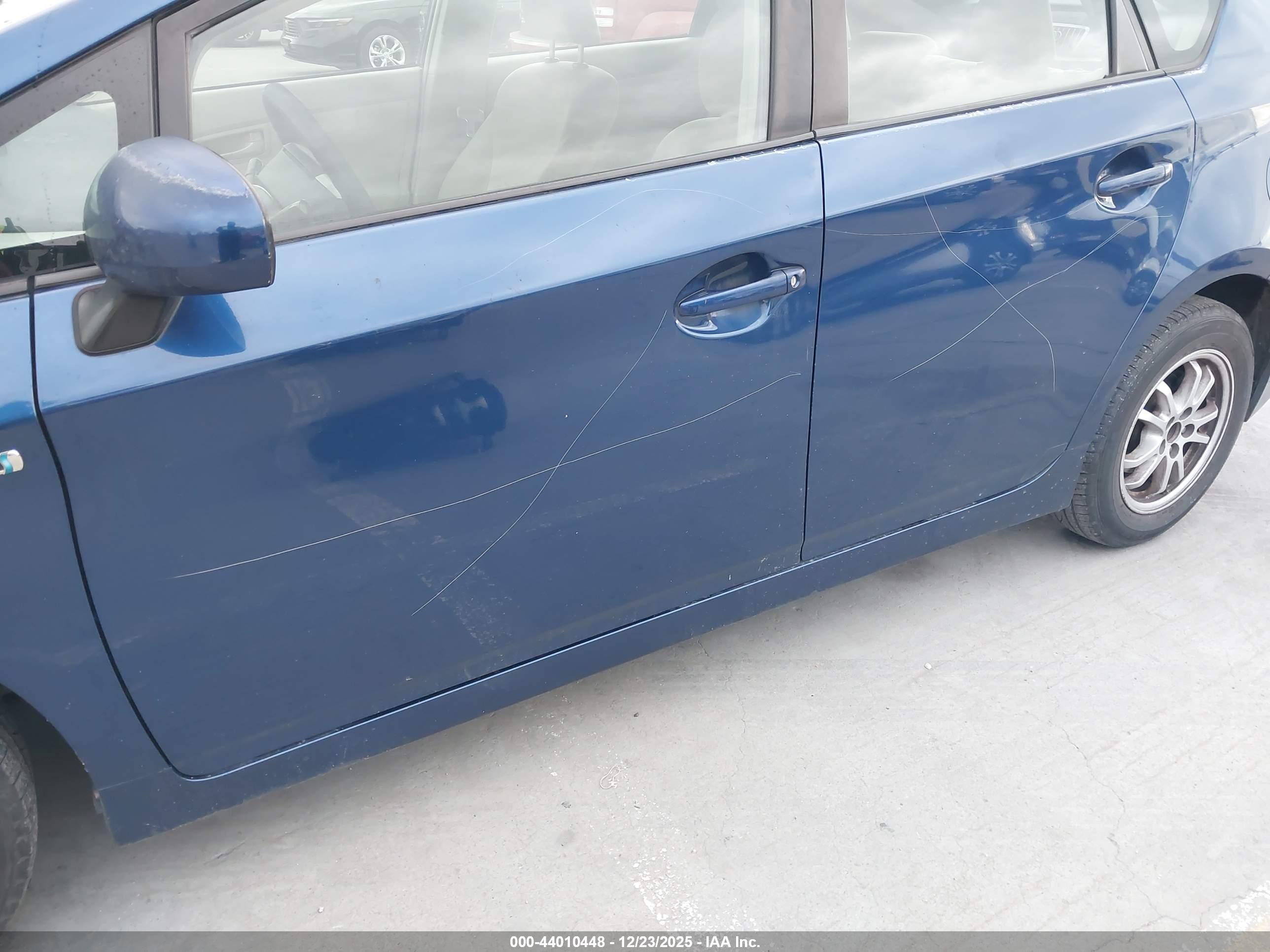 TOYOTA PRIUS image 6