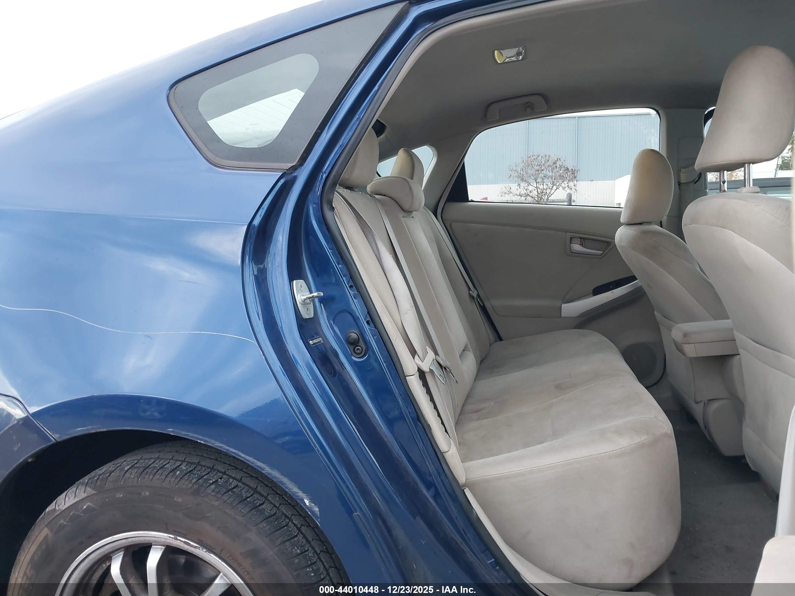 TOYOTA PRIUS image 8