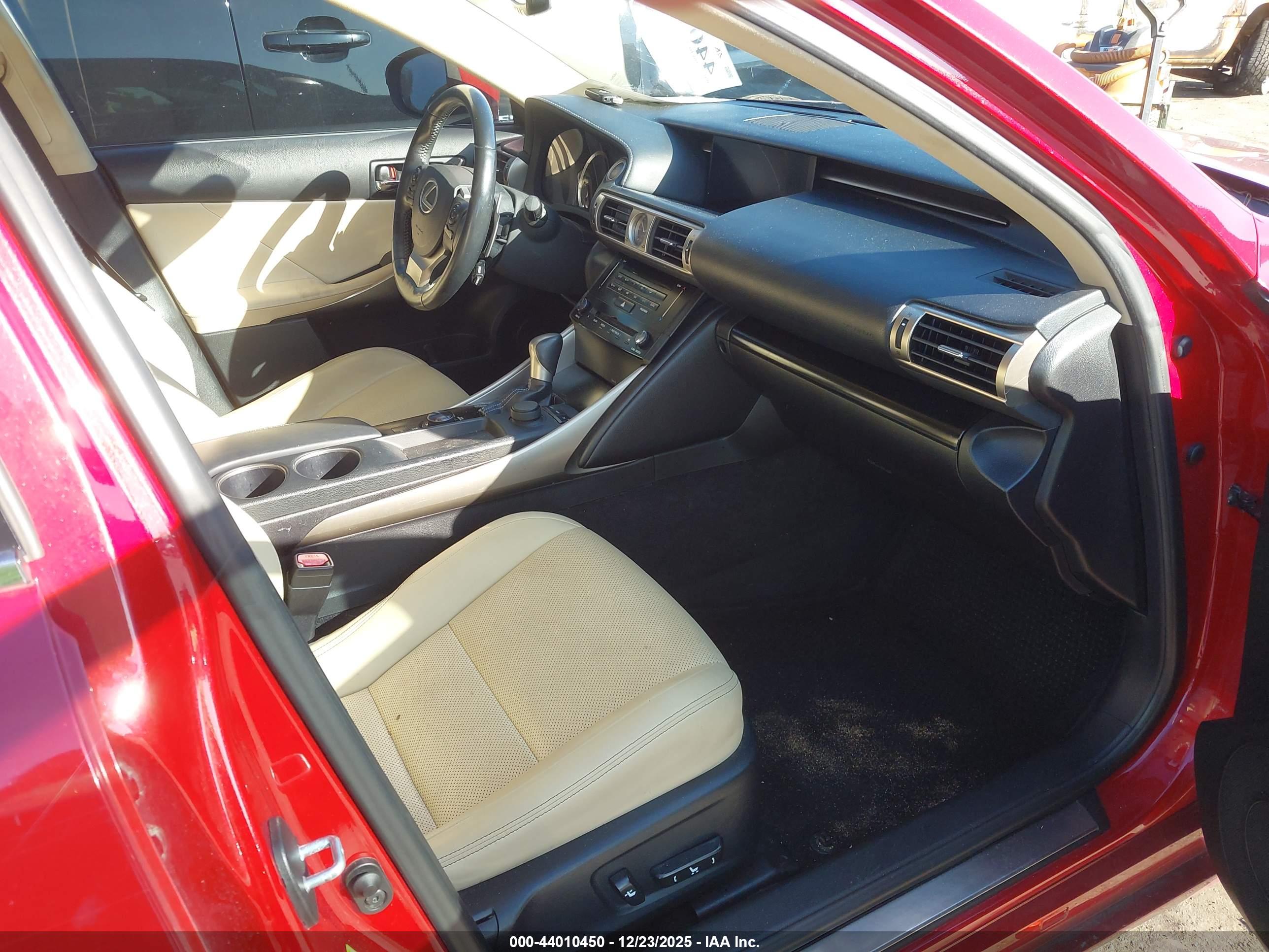 LEXUS IS image 5