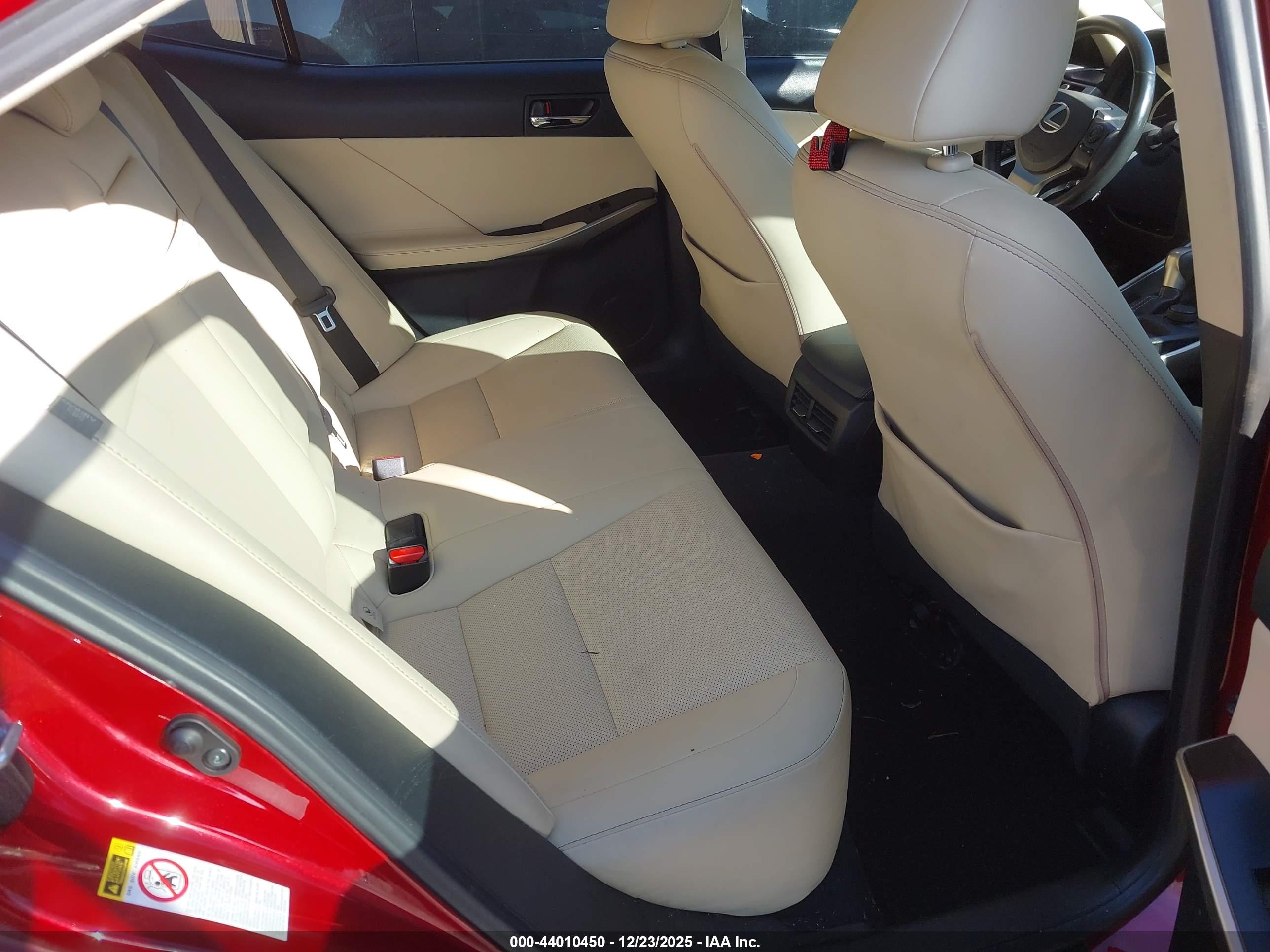 LEXUS IS image 8