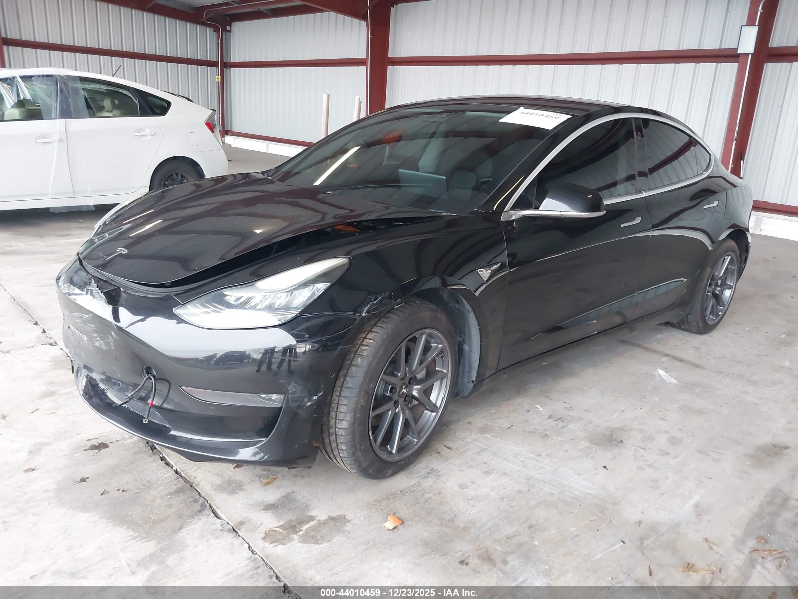 TESLA MODEL image 2