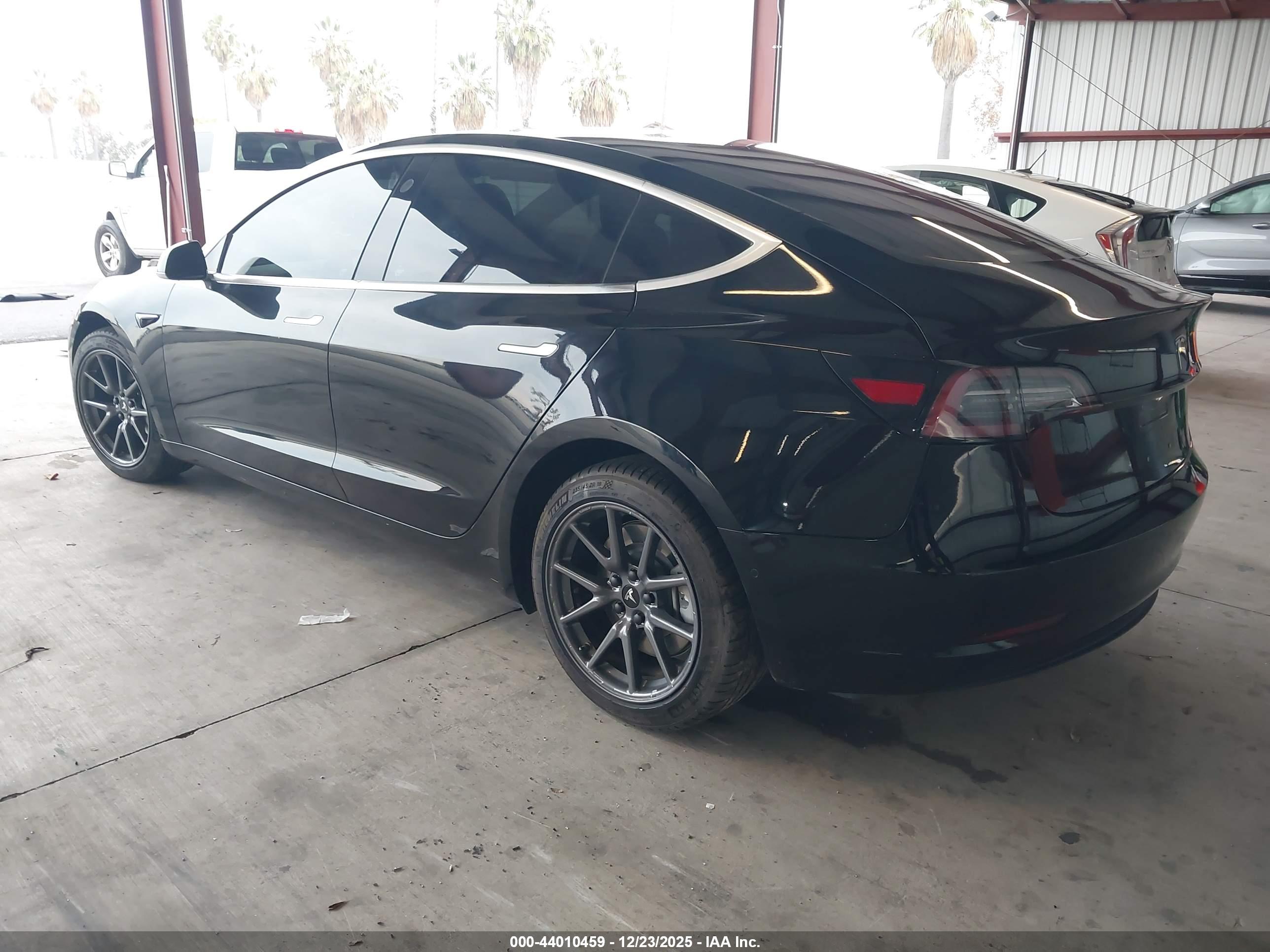 TESLA MODEL image 3