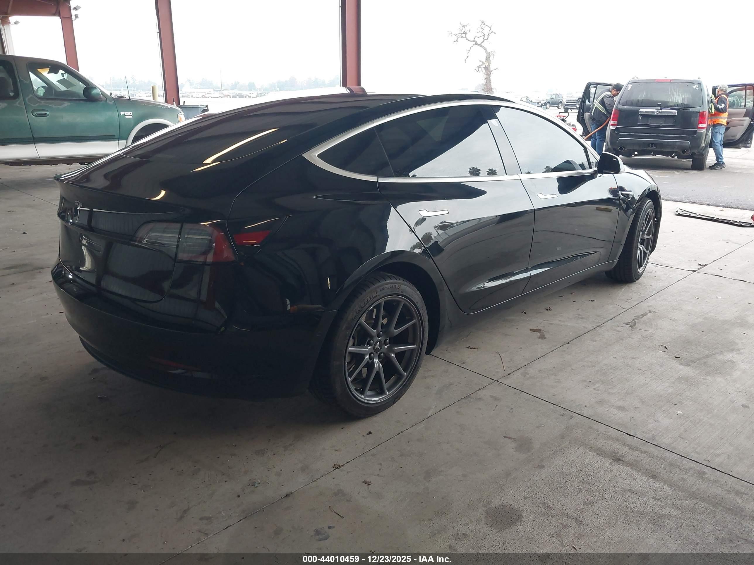 TESLA MODEL image 4