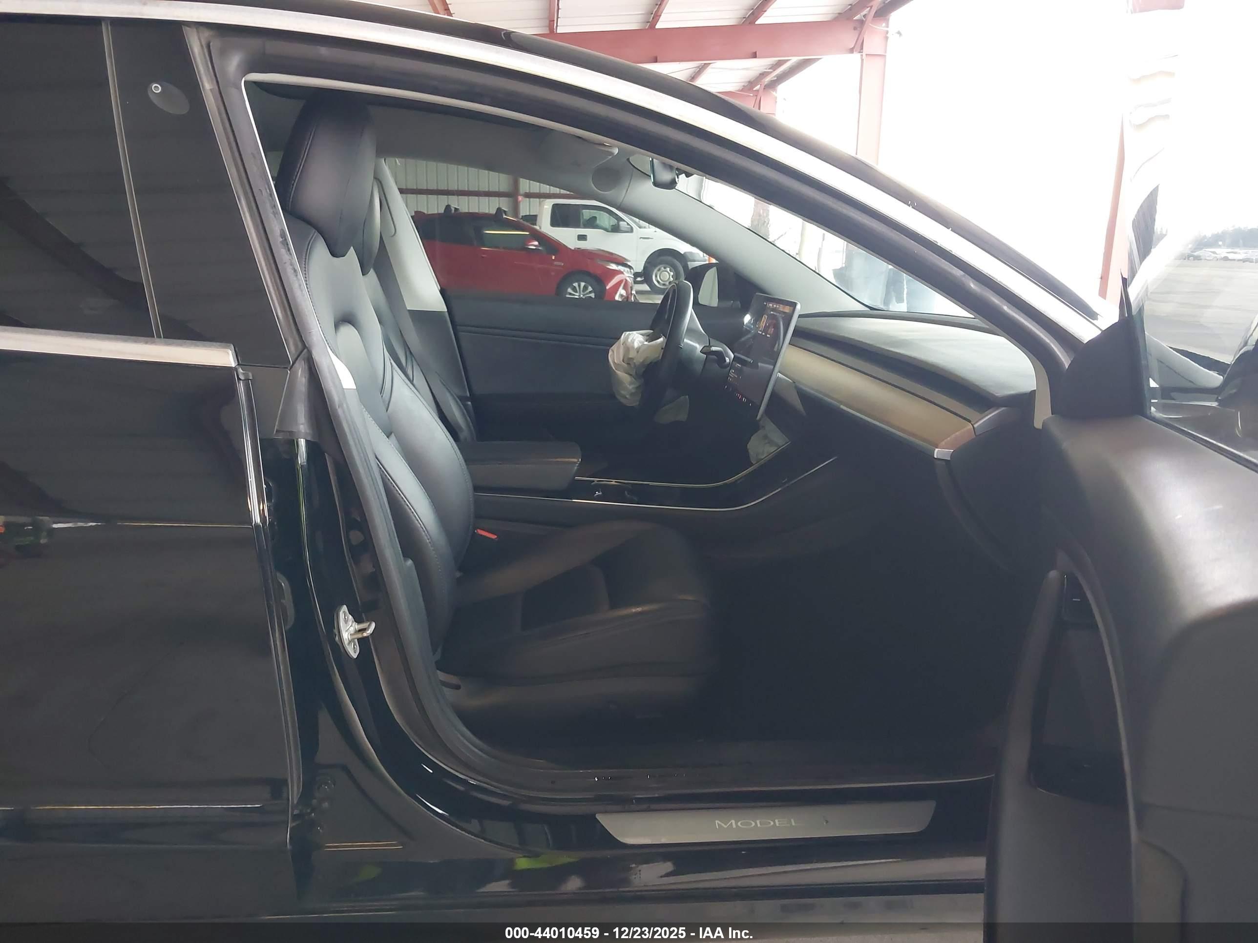 TESLA MODEL image 5