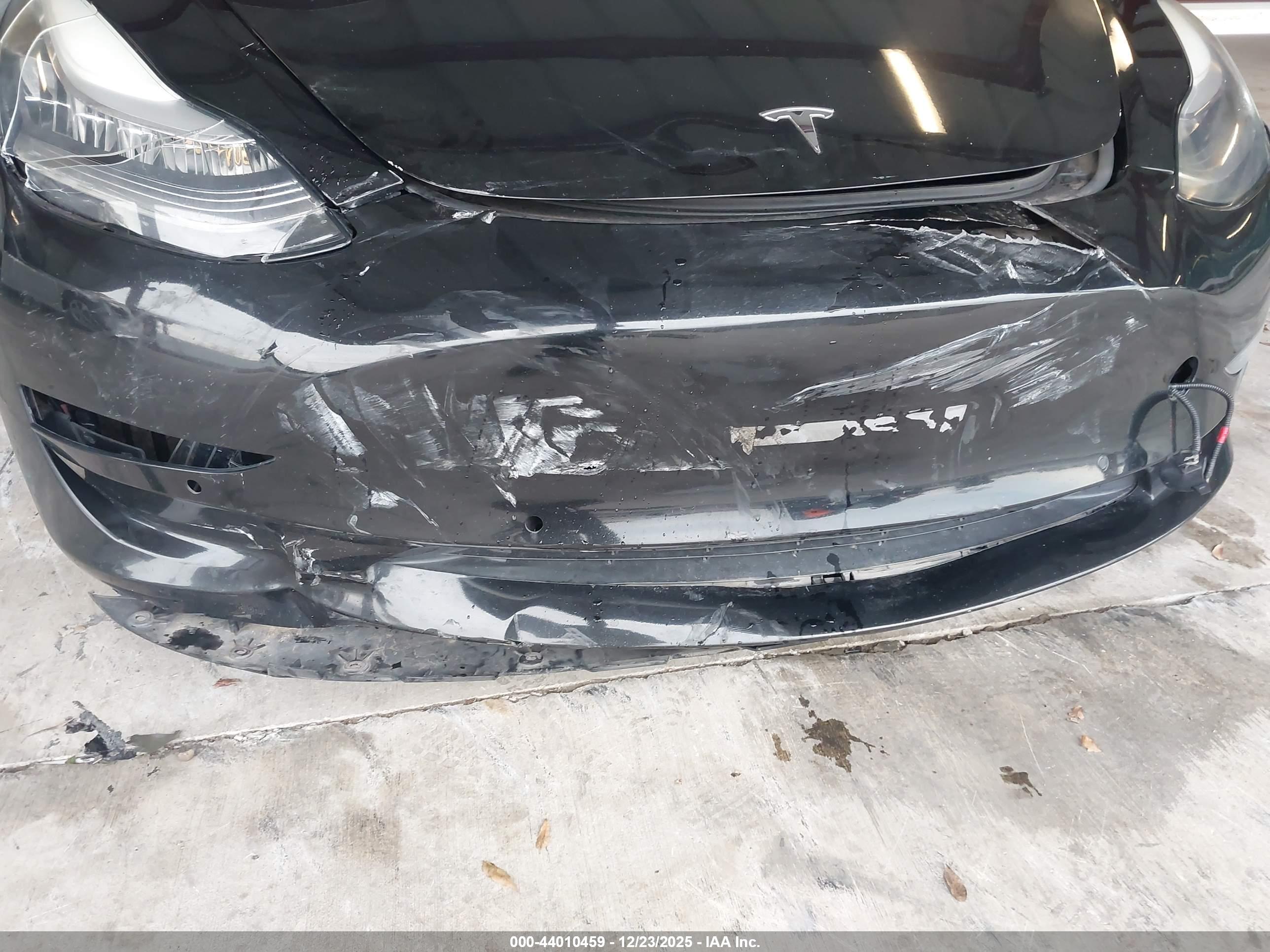 TESLA MODEL image 6