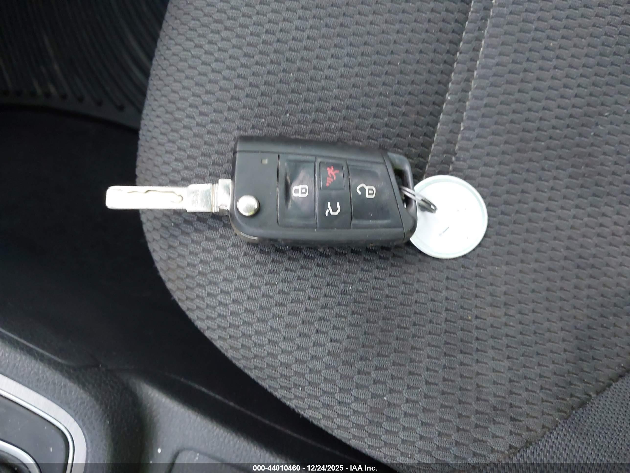 VOLKSWAGEN GOLF image 11