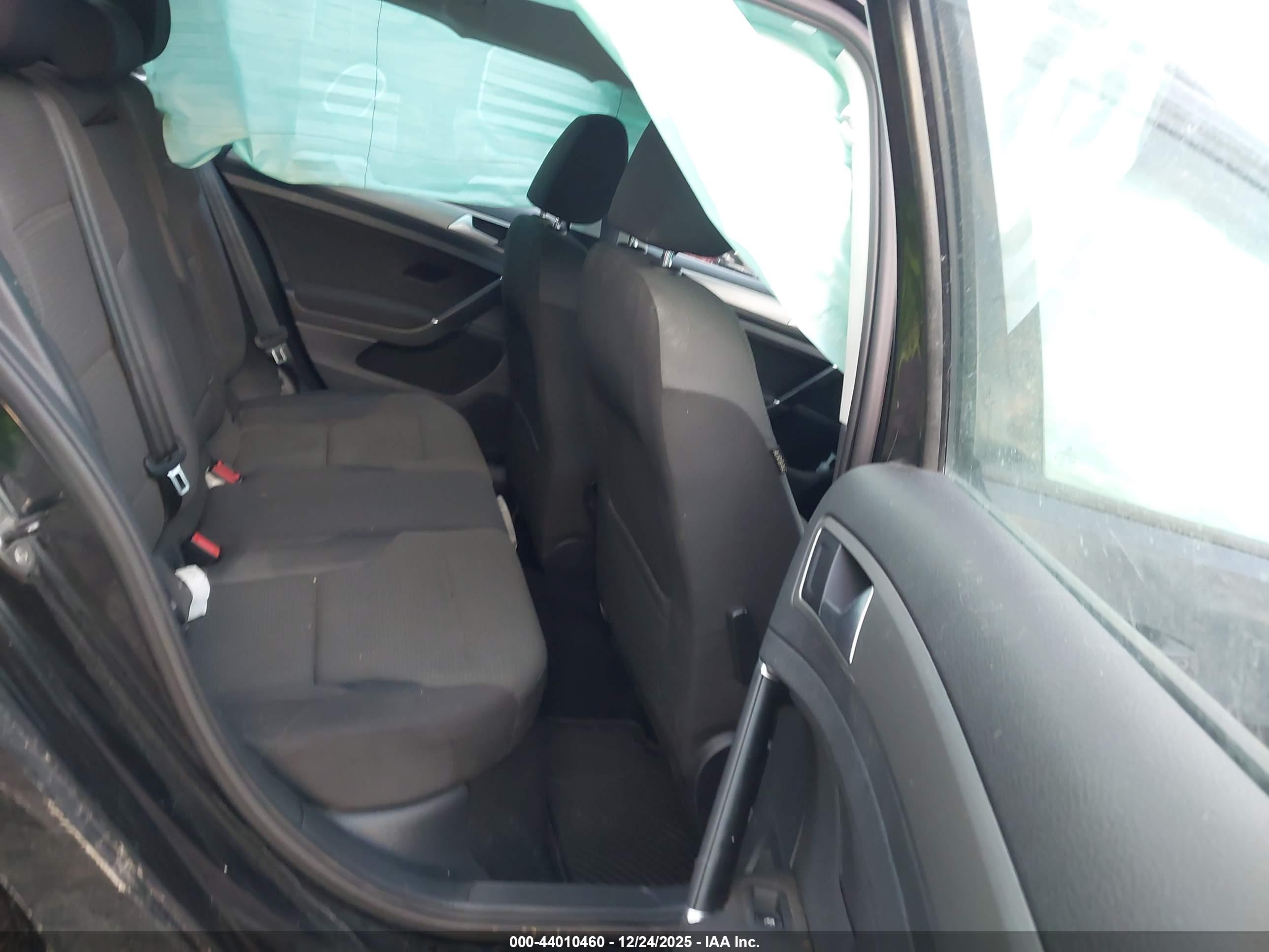VOLKSWAGEN GOLF image 8