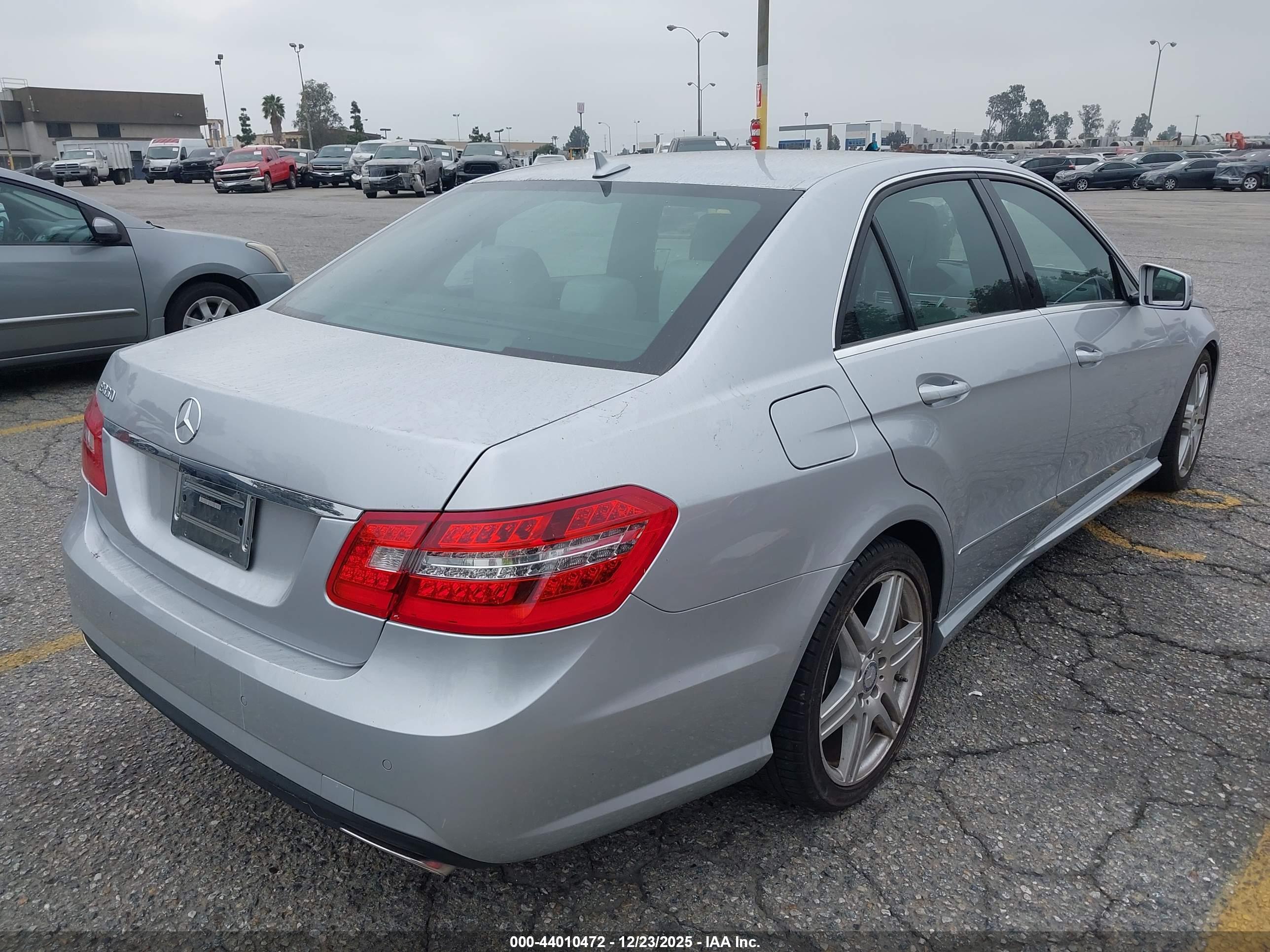 MERCEDES-BENZ E image 4