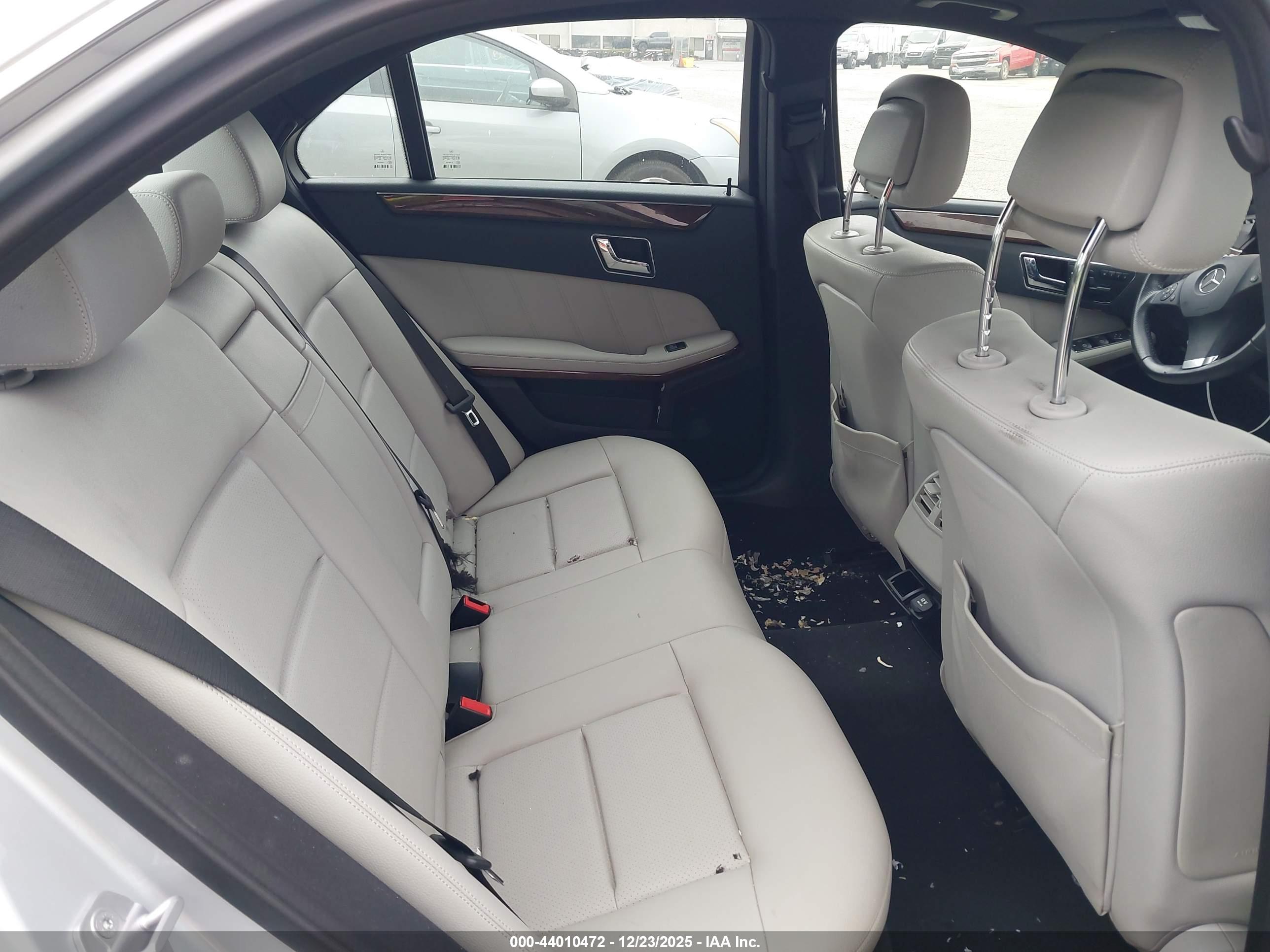 MERCEDES-BENZ E image 8