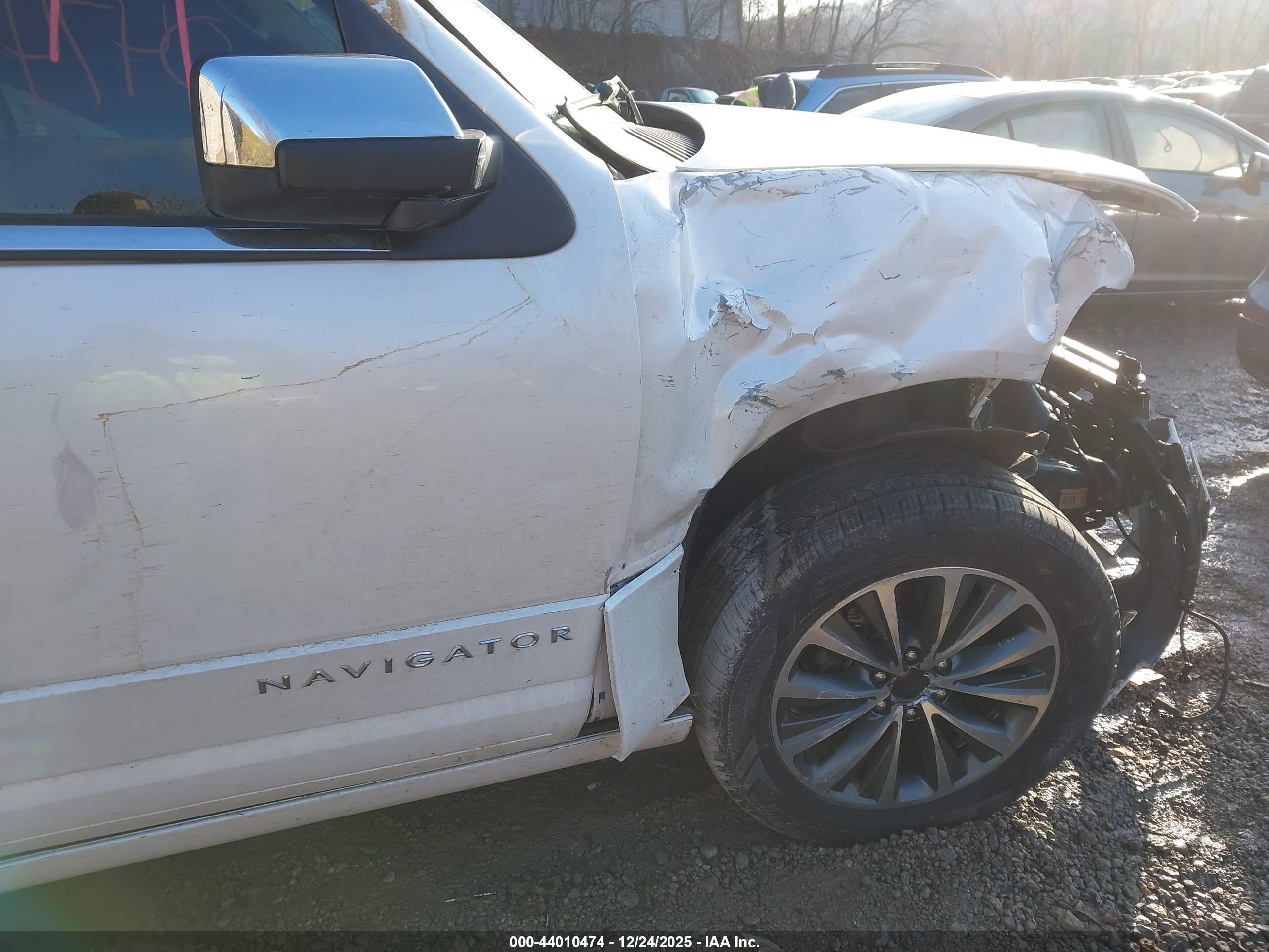 LINCOLN NAVIGATOR image 6