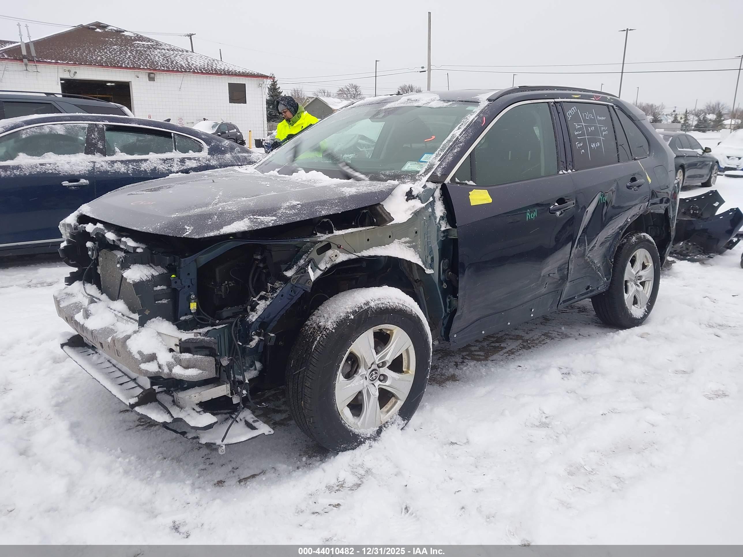 TOYOTA RAV4 image 2