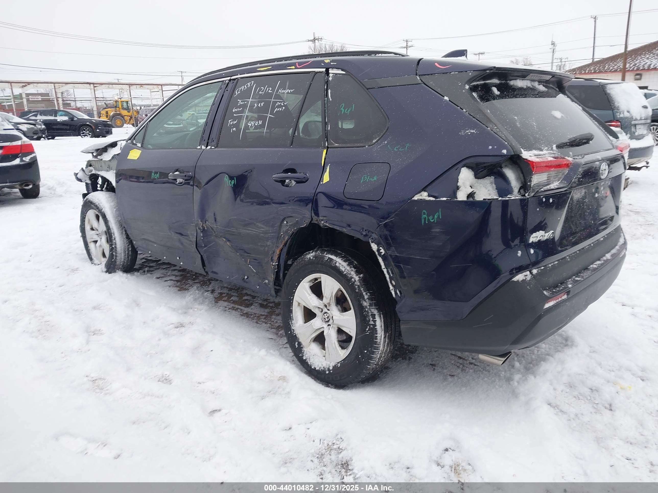 TOYOTA RAV4 image 3