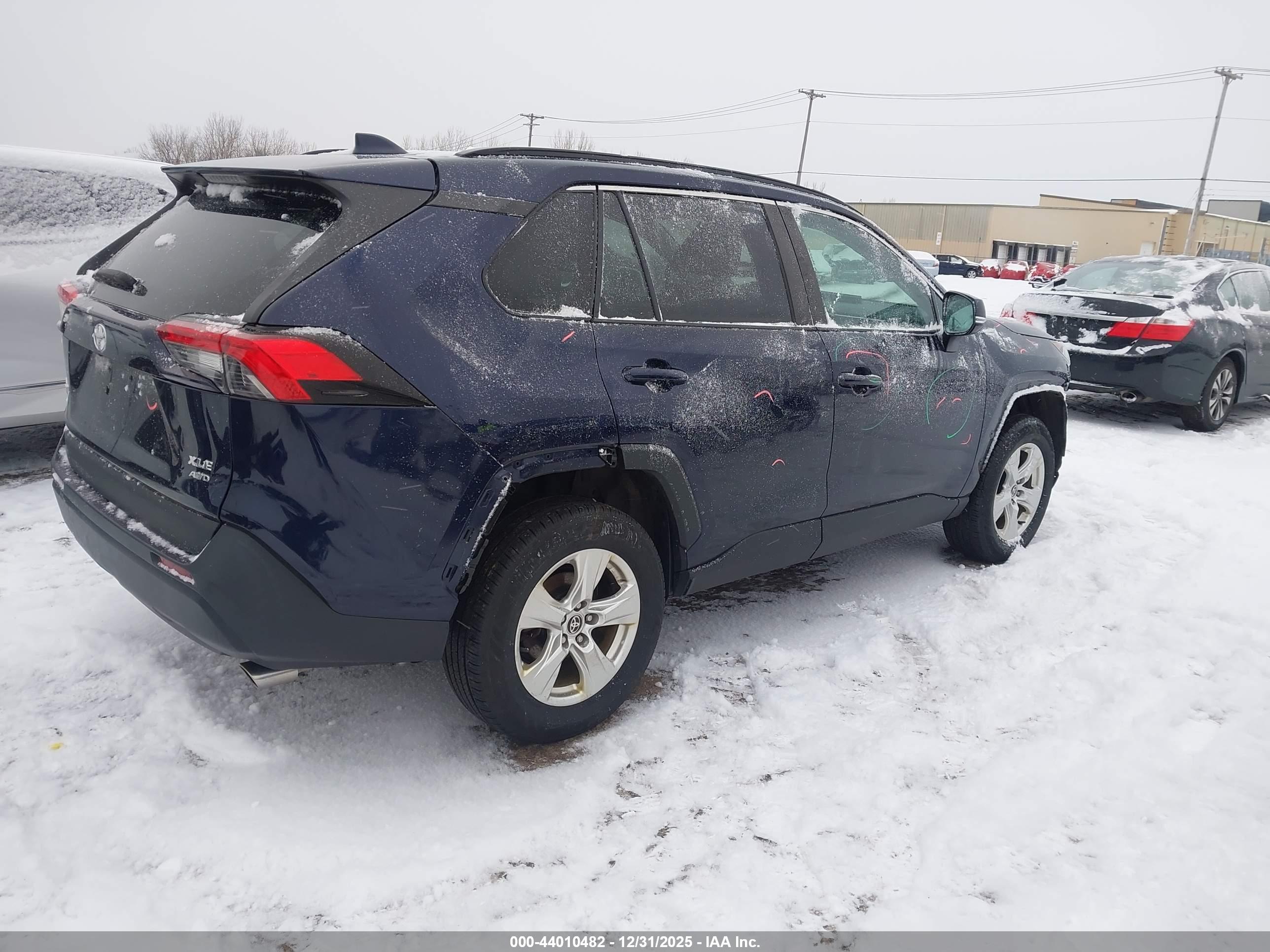 TOYOTA RAV4 image 4