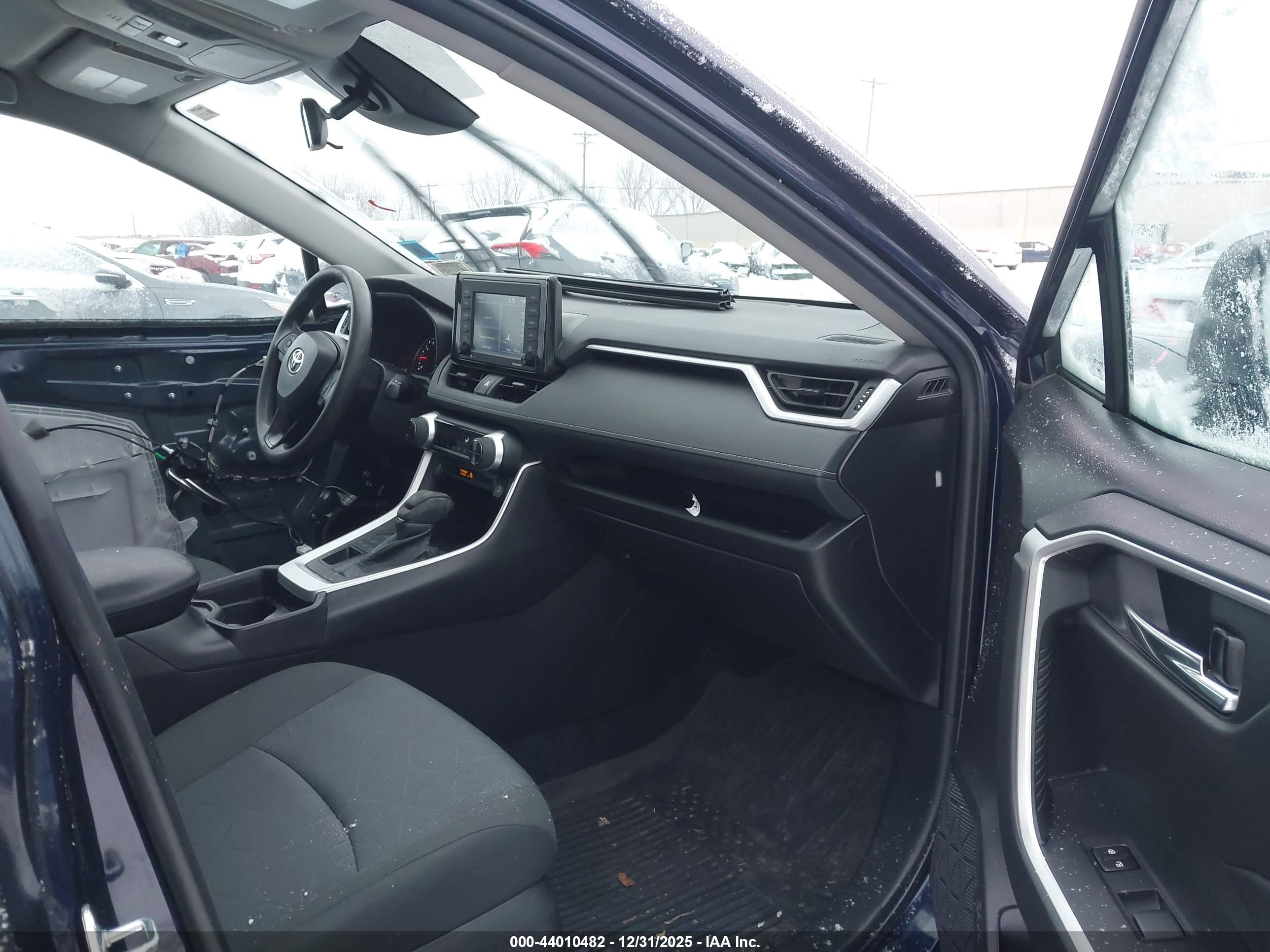 TOYOTA RAV4 image 5