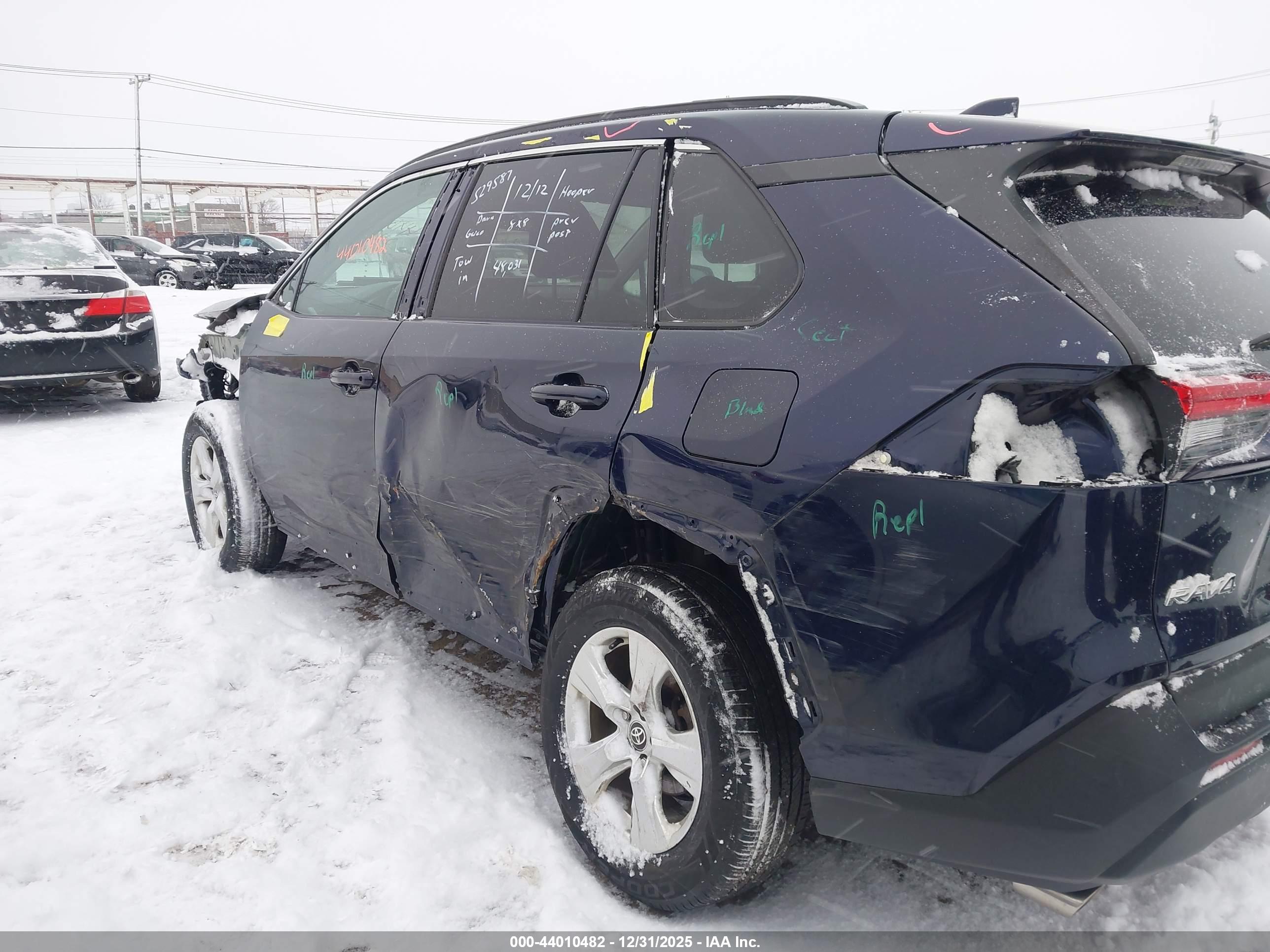 TOYOTA RAV4 image 6
