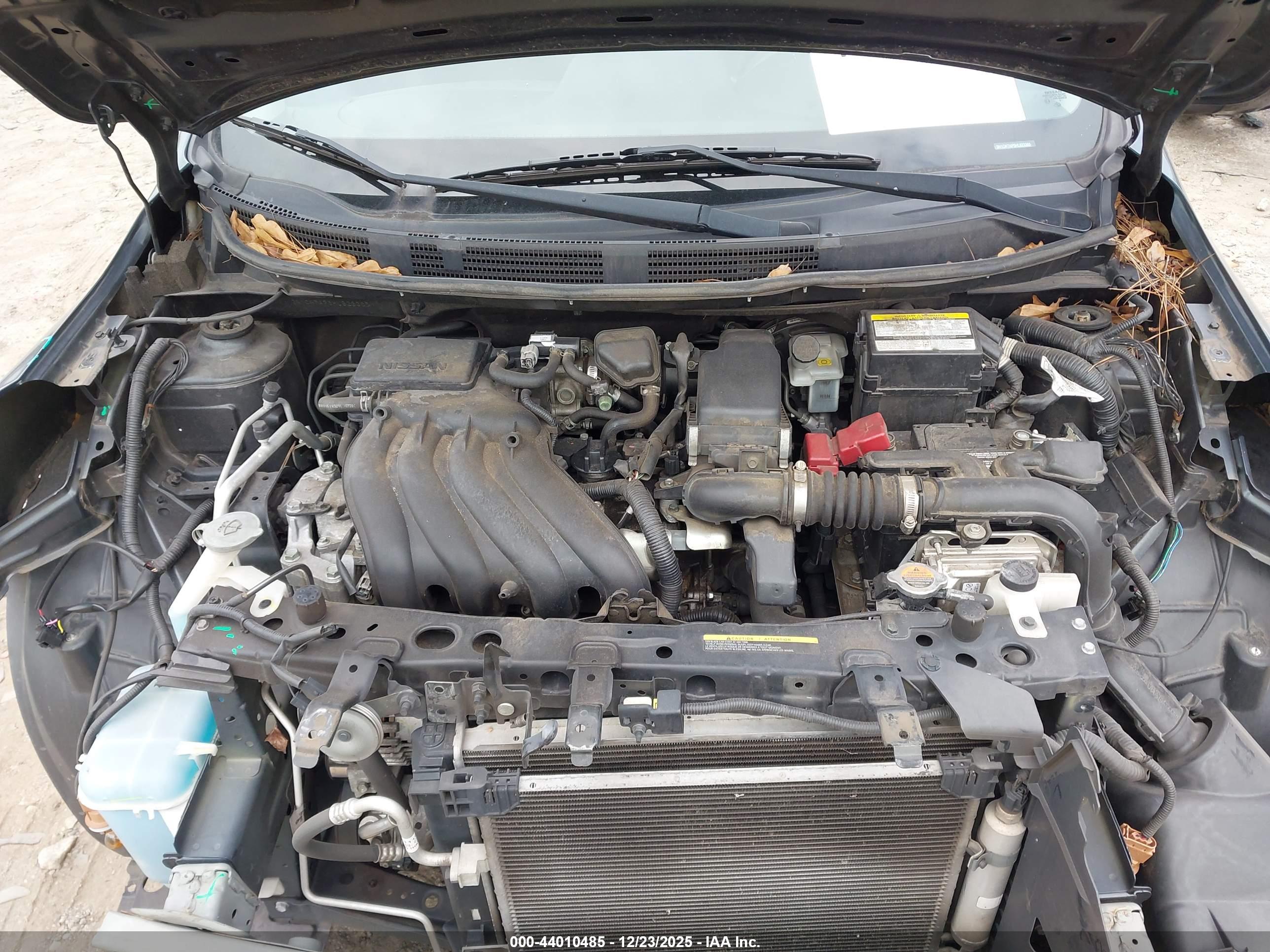 NISSAN VERSA image 10