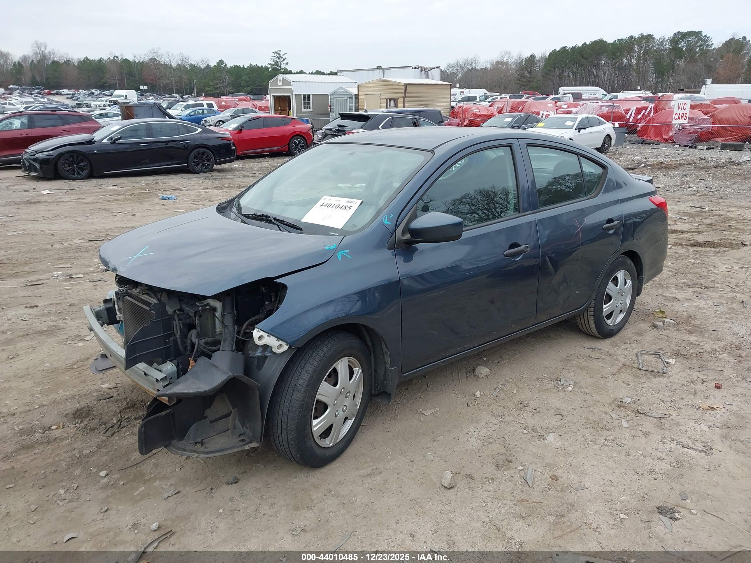 NISSAN VERSA image 2