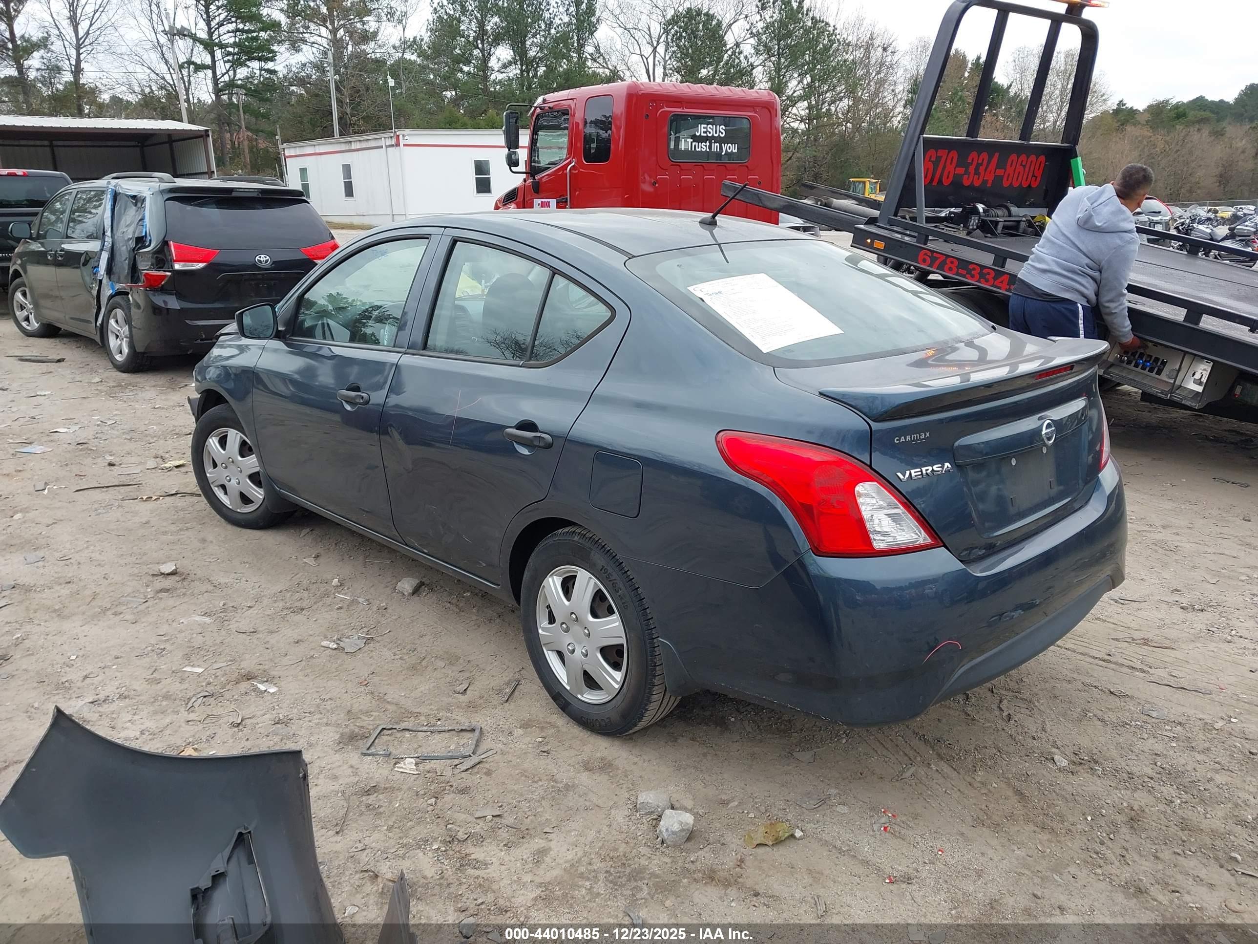 NISSAN VERSA image 3