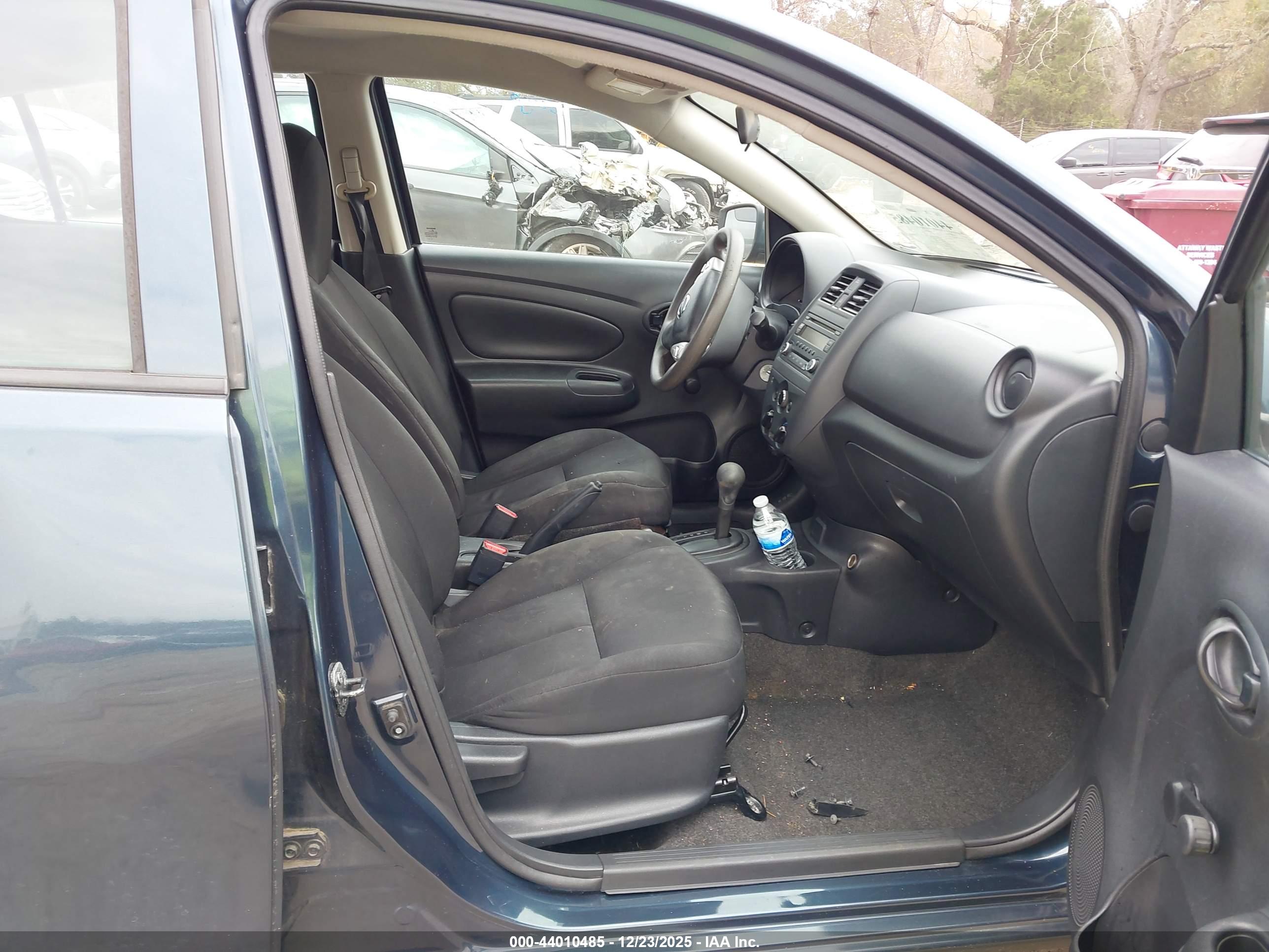 NISSAN VERSA image 5