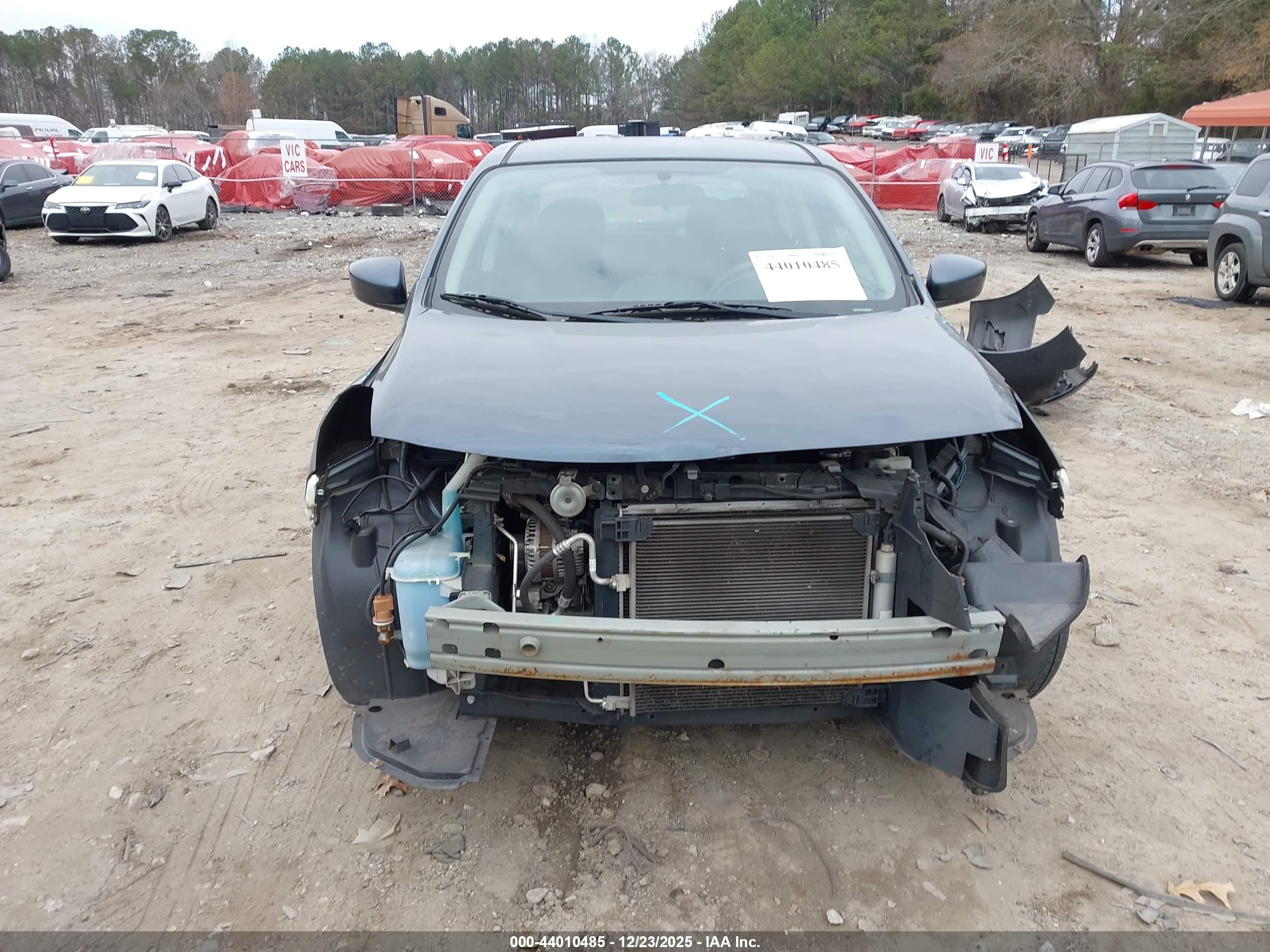 NISSAN VERSA image 6