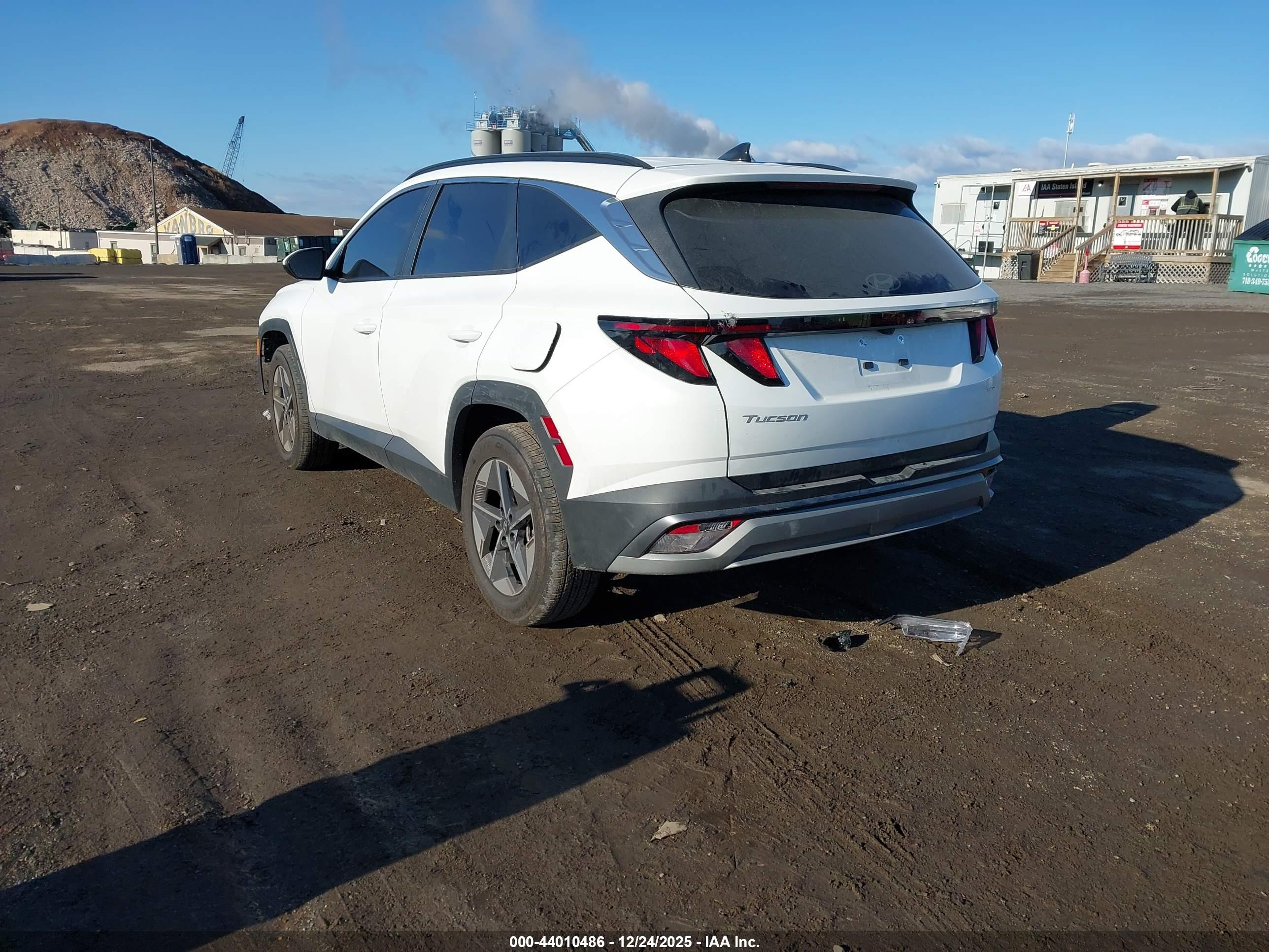 HYUNDAI TUCSON image 3