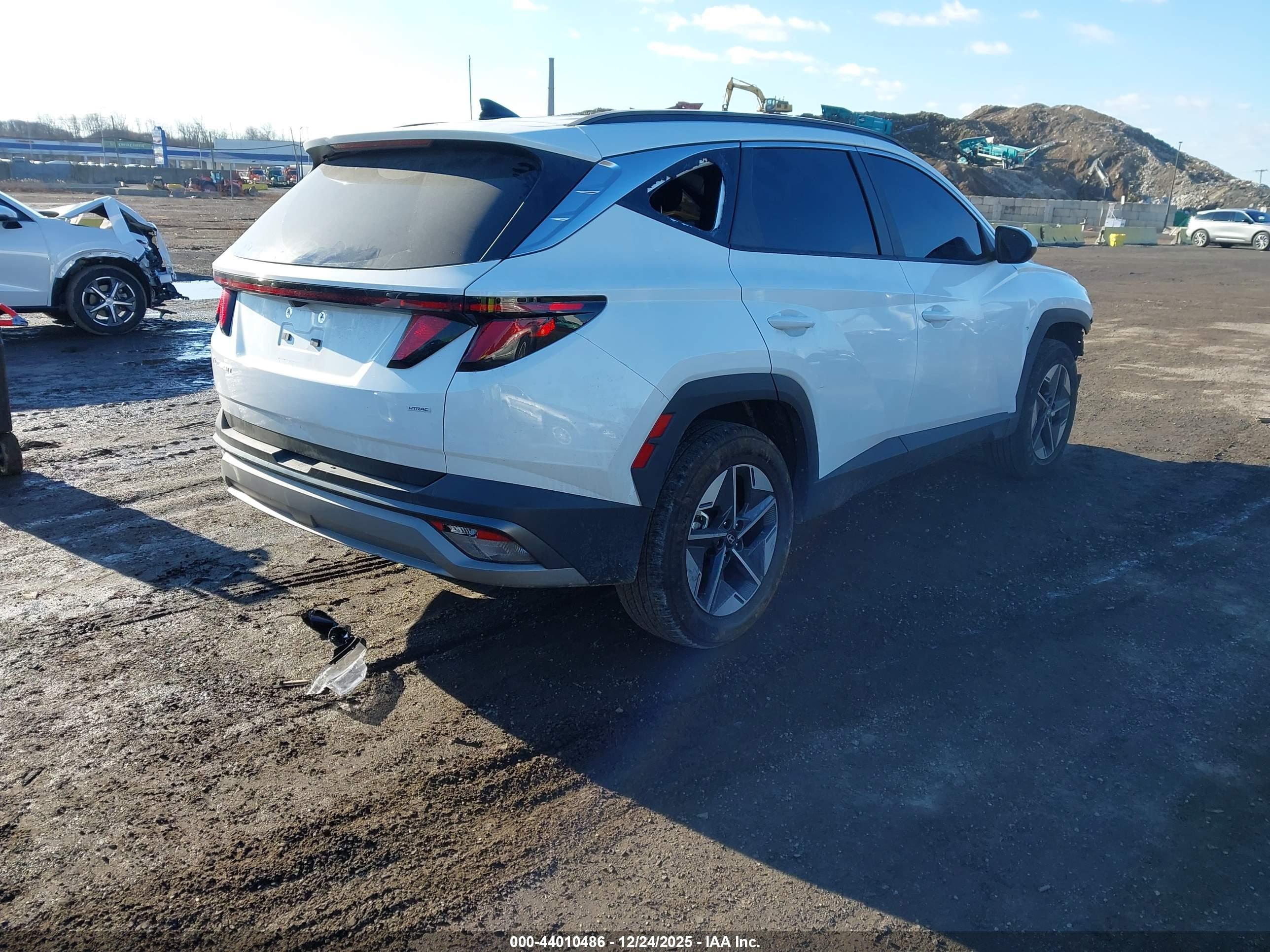 HYUNDAI TUCSON image 4